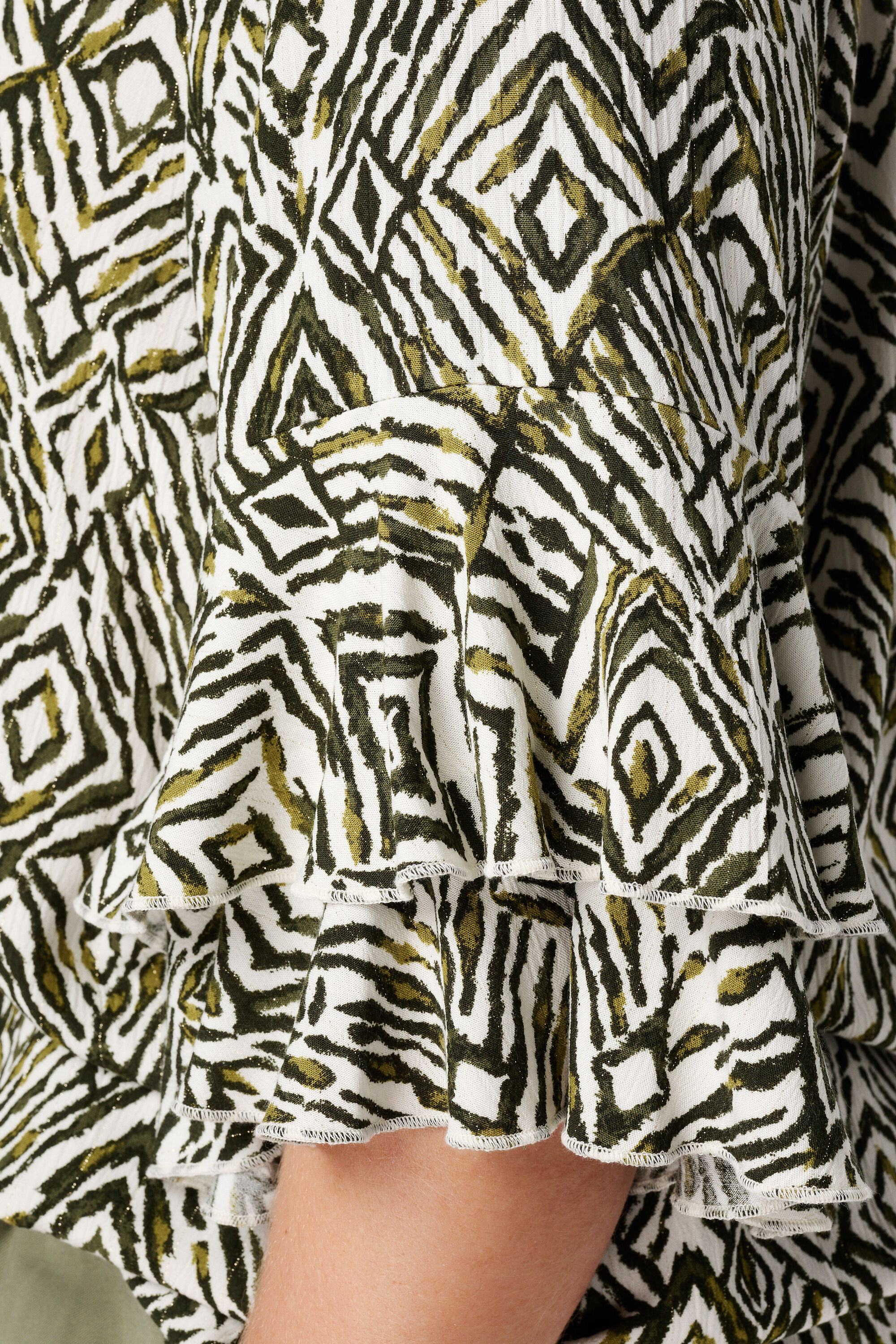 Bluse mit Print und R&uuml;schen&auml;rmeln image number 6