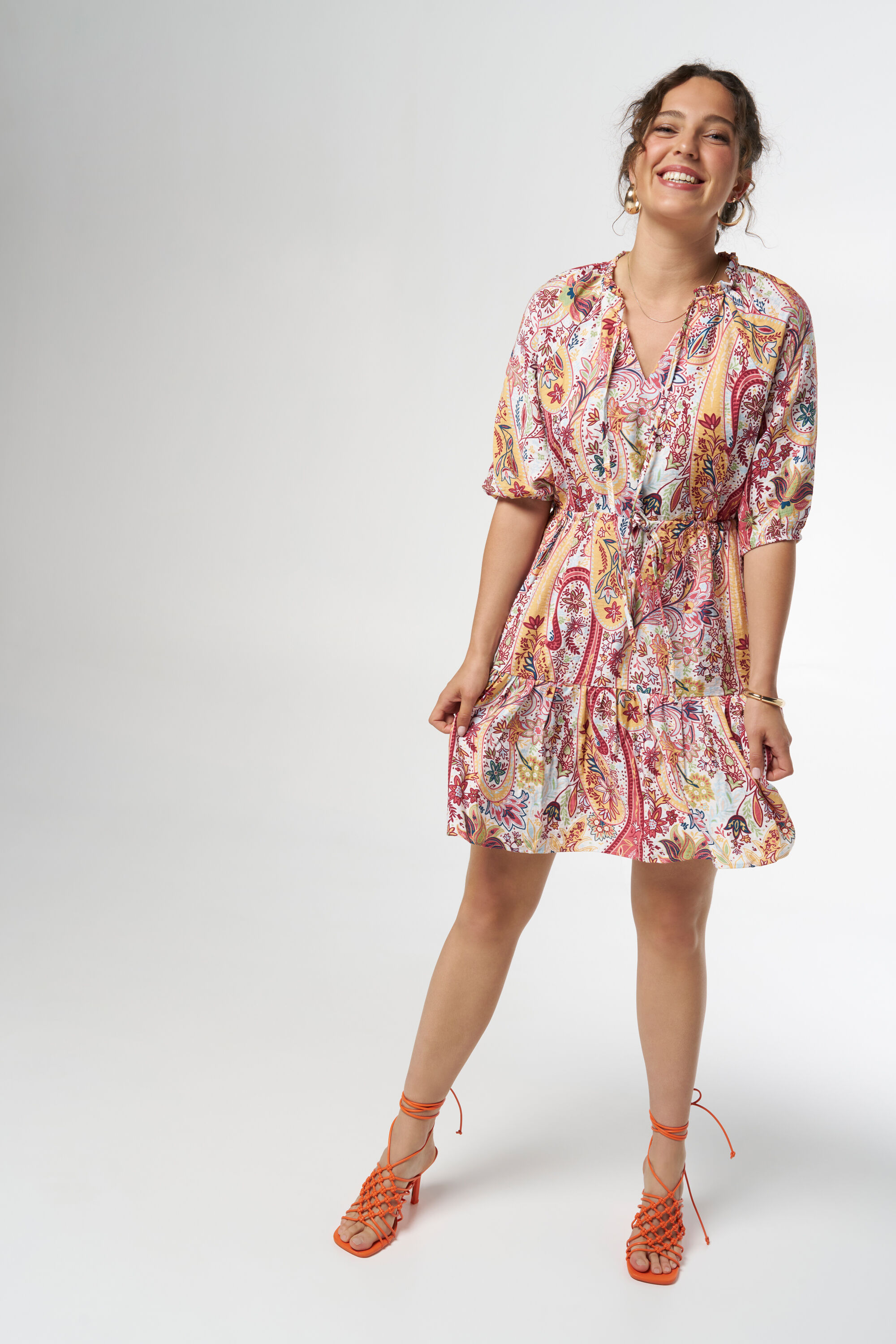 Ma&szlig;geschneidertes Kleid image number 5