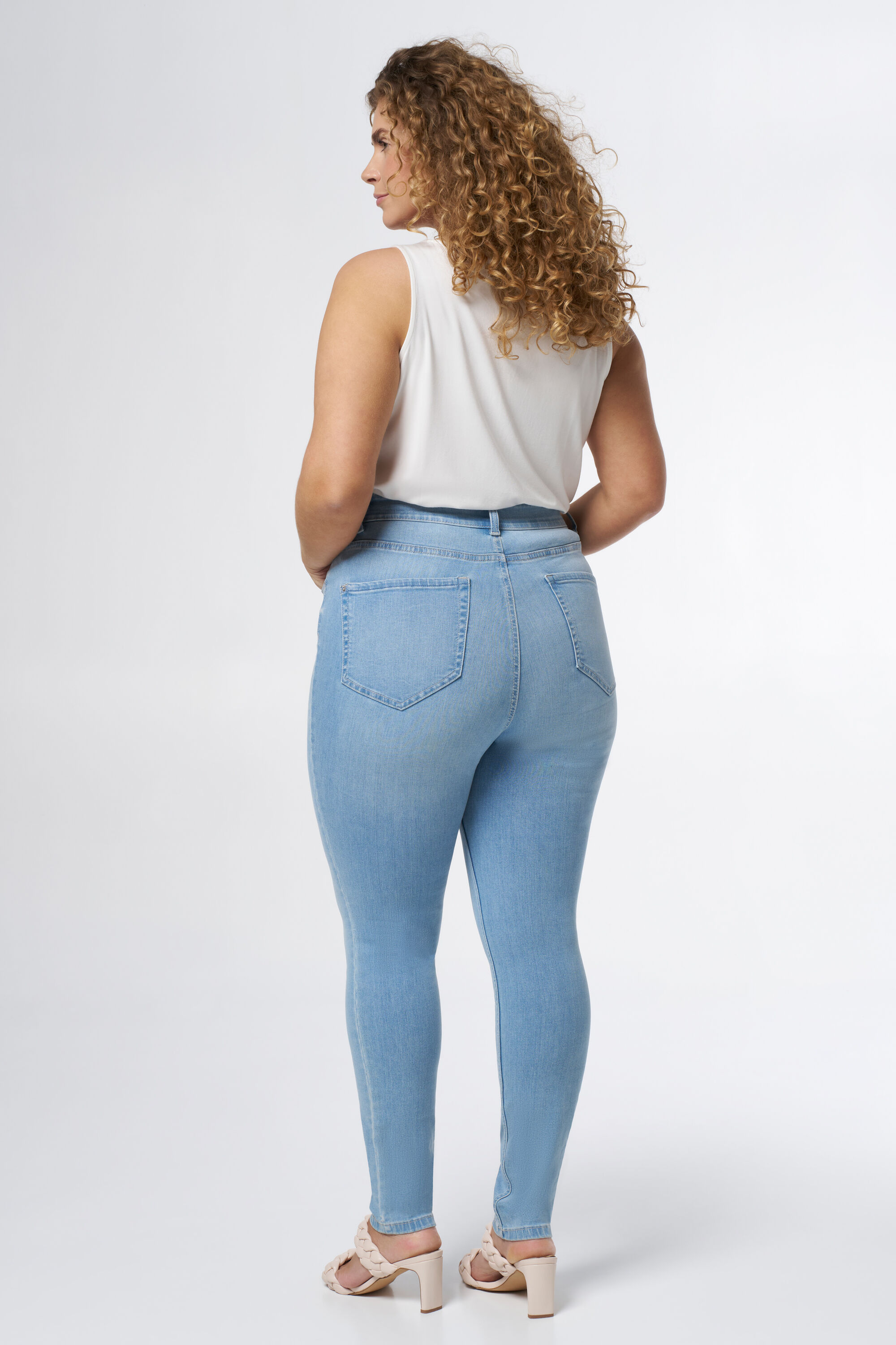 Skinny-Leg-Jeans mit hoher Taille CHERRY image number 3