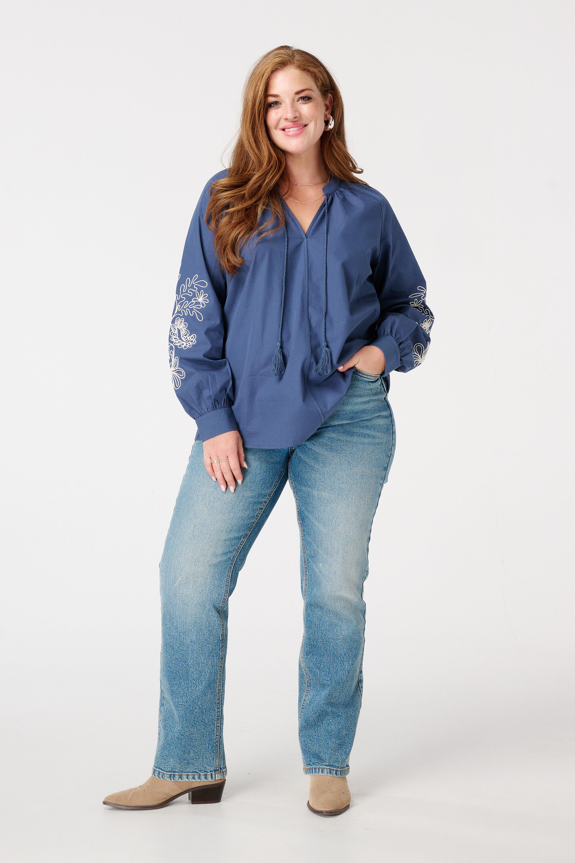 Bluse mit Stickerei image number 5