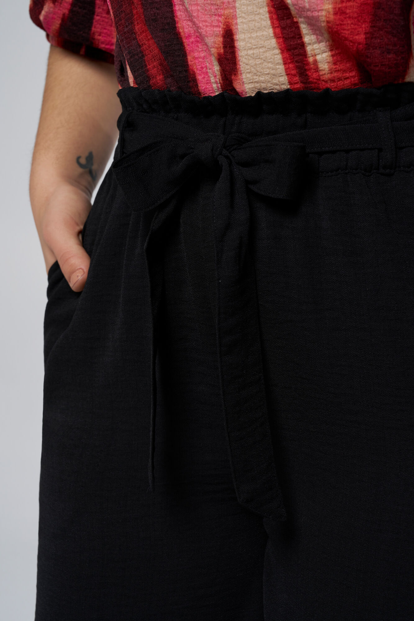 Hose mit weitem Bein und G&uuml;rtel image number 4