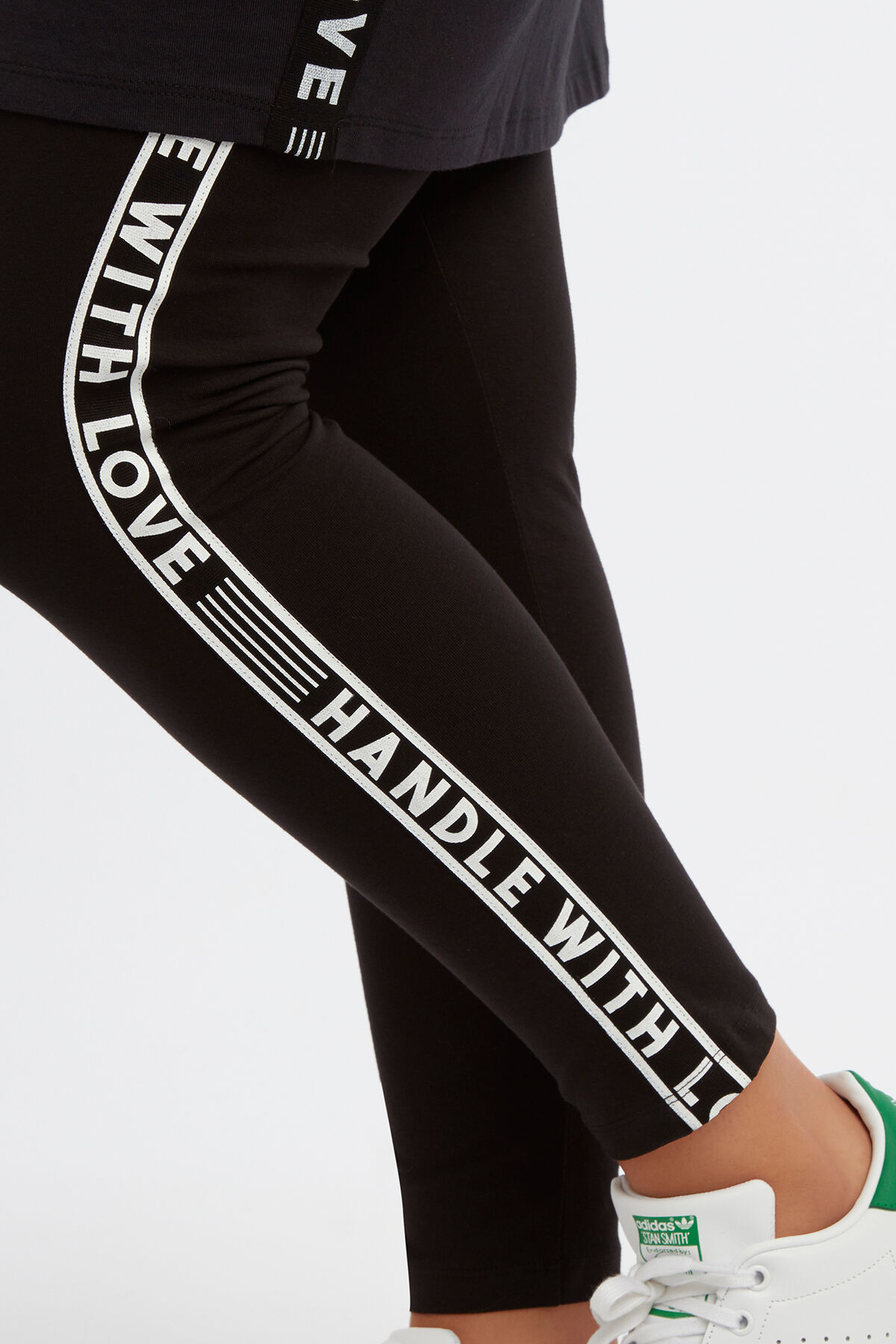 Leggings mit Tape an den Seiten. image number 3