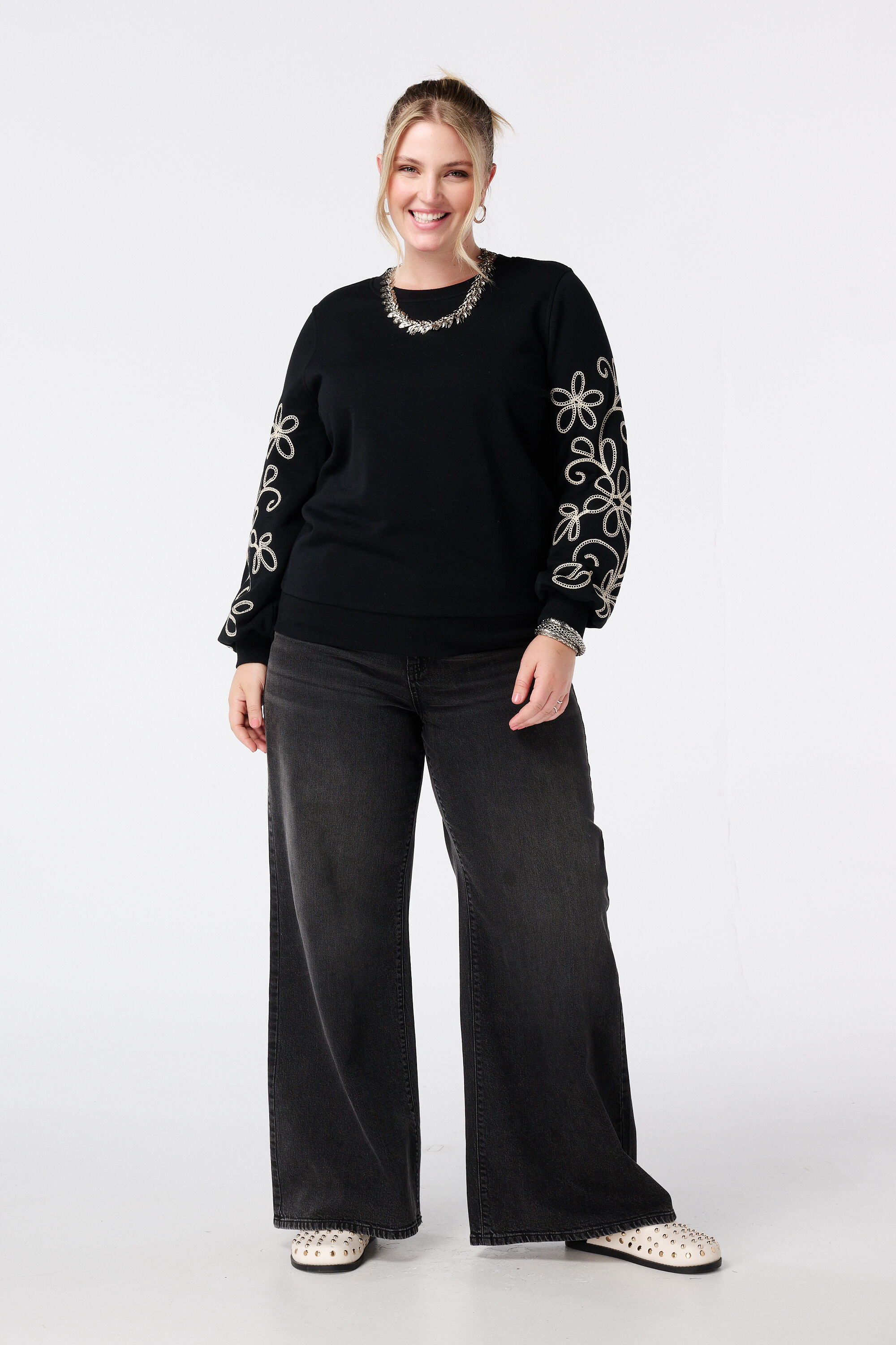 Pullover mit Stickdetails image number 5