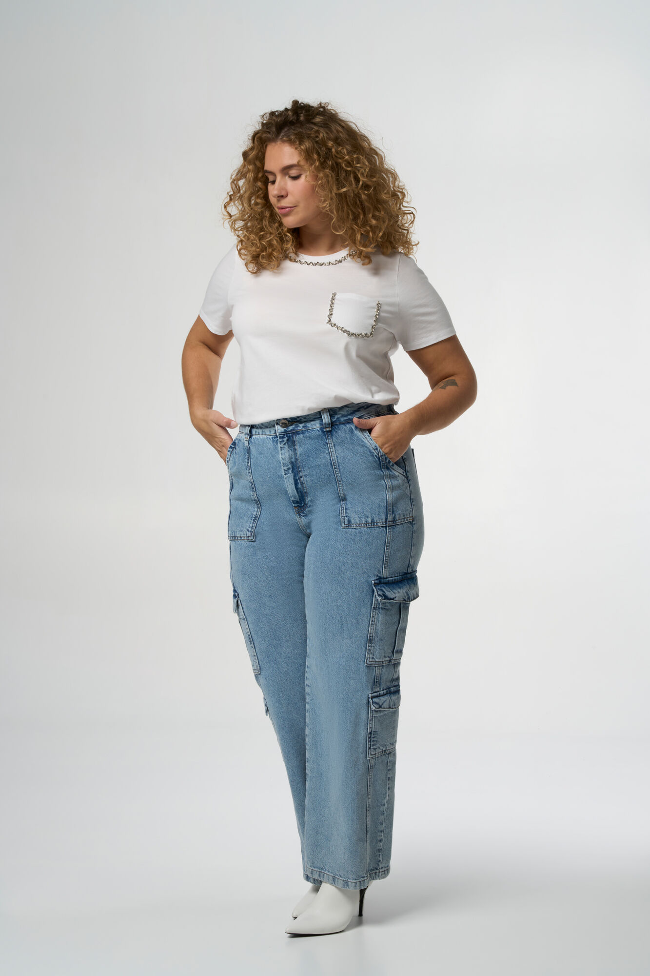 T-Shirt mit Perlen image number 6