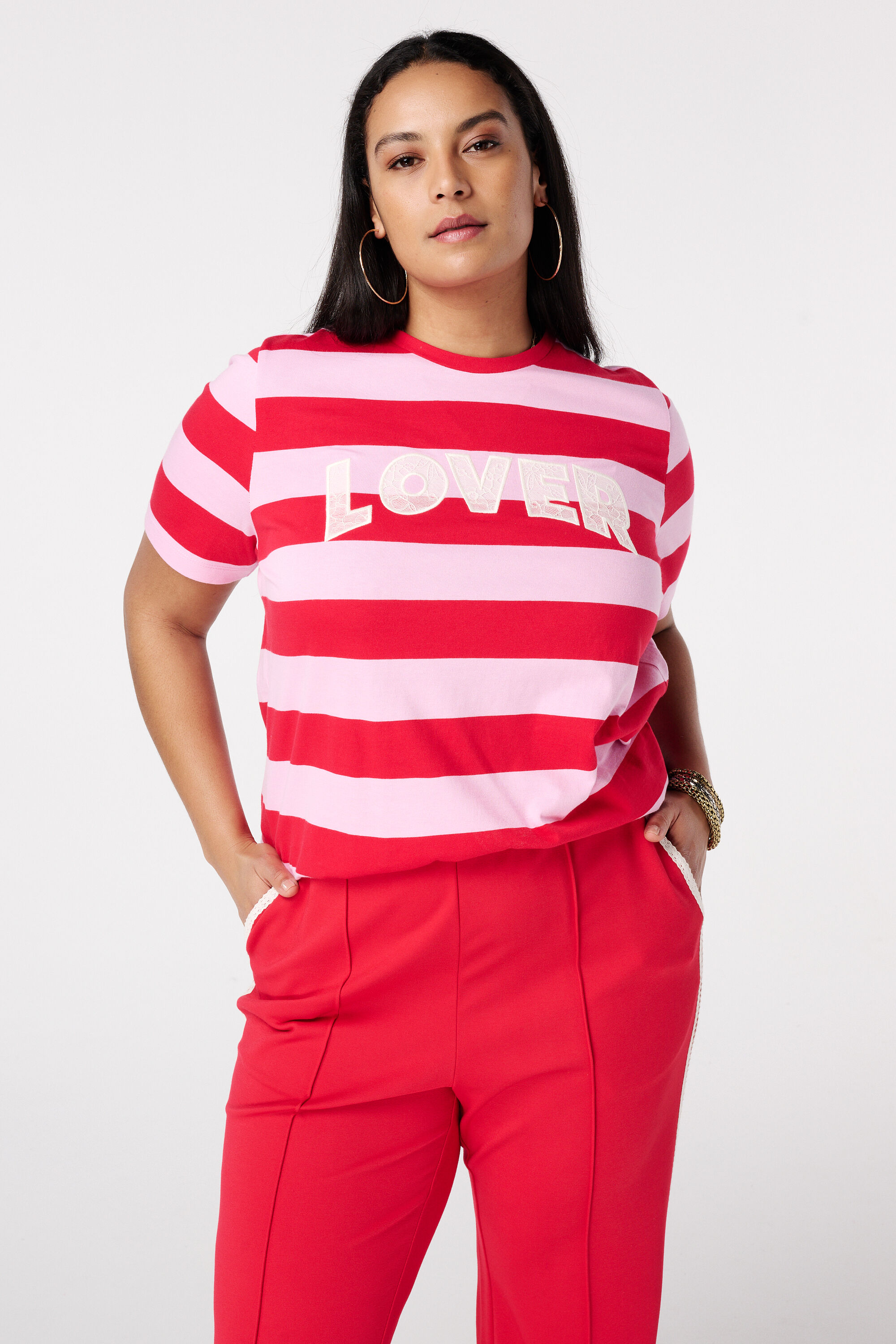 Gestreiftes T-Shirt mit Spitzentext