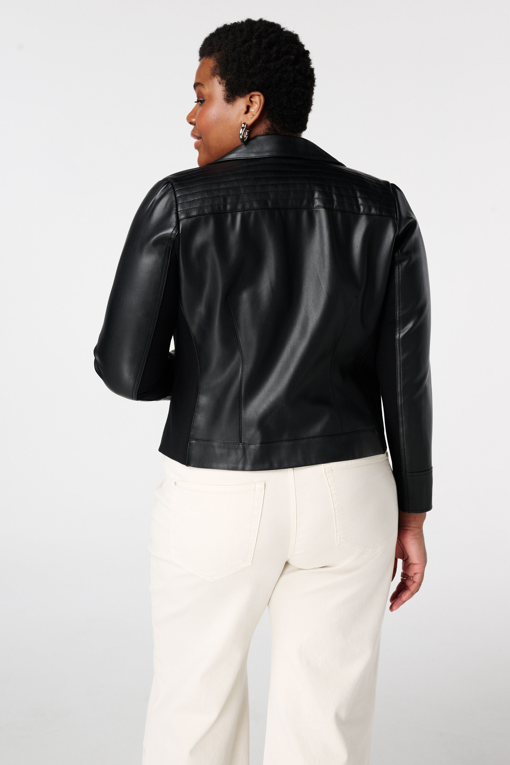 Elegante Lederlook-Jacke mit silbernen Akzenten image number 3