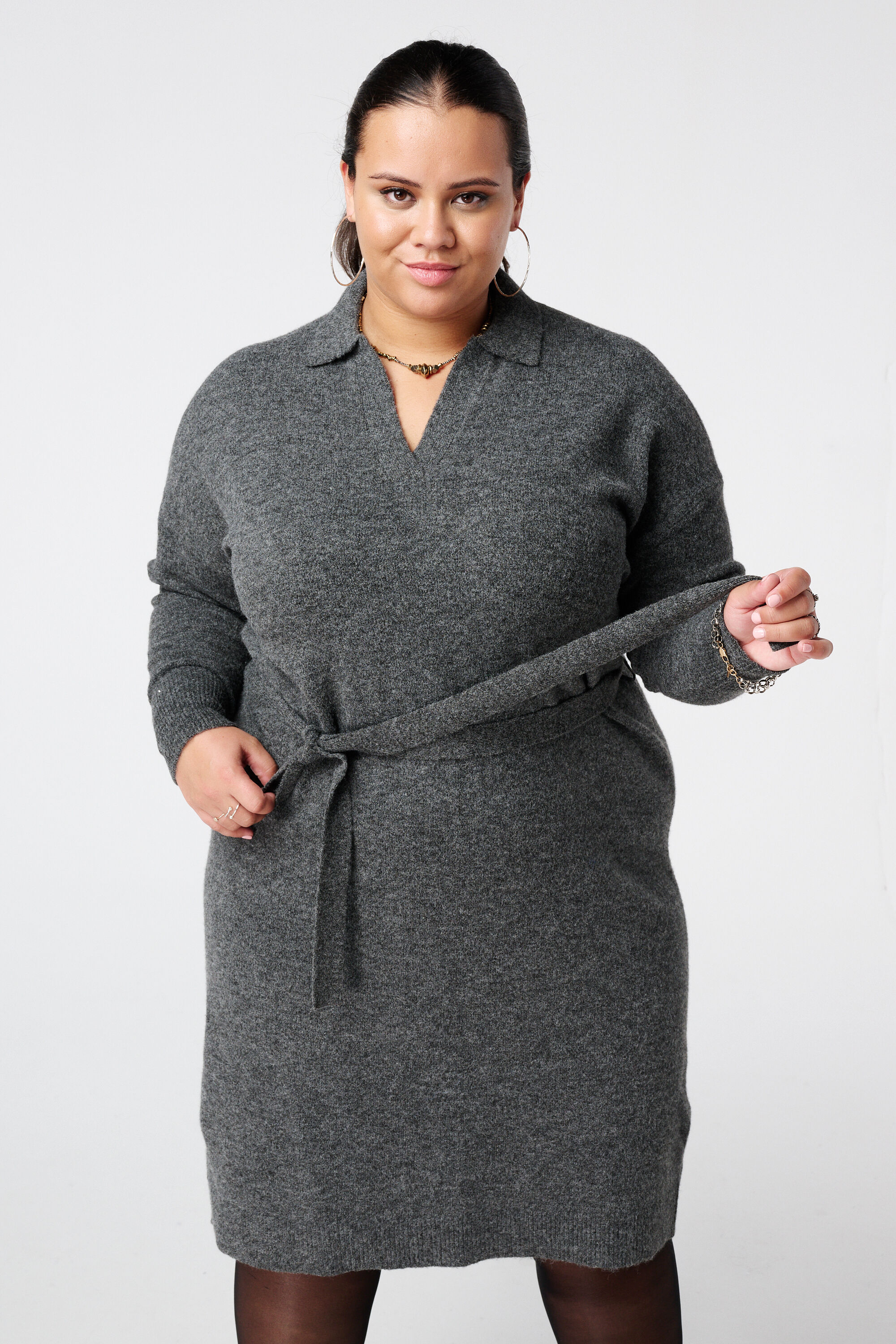 Gestricktes Polokleid mit G&uuml;rtel image number 5