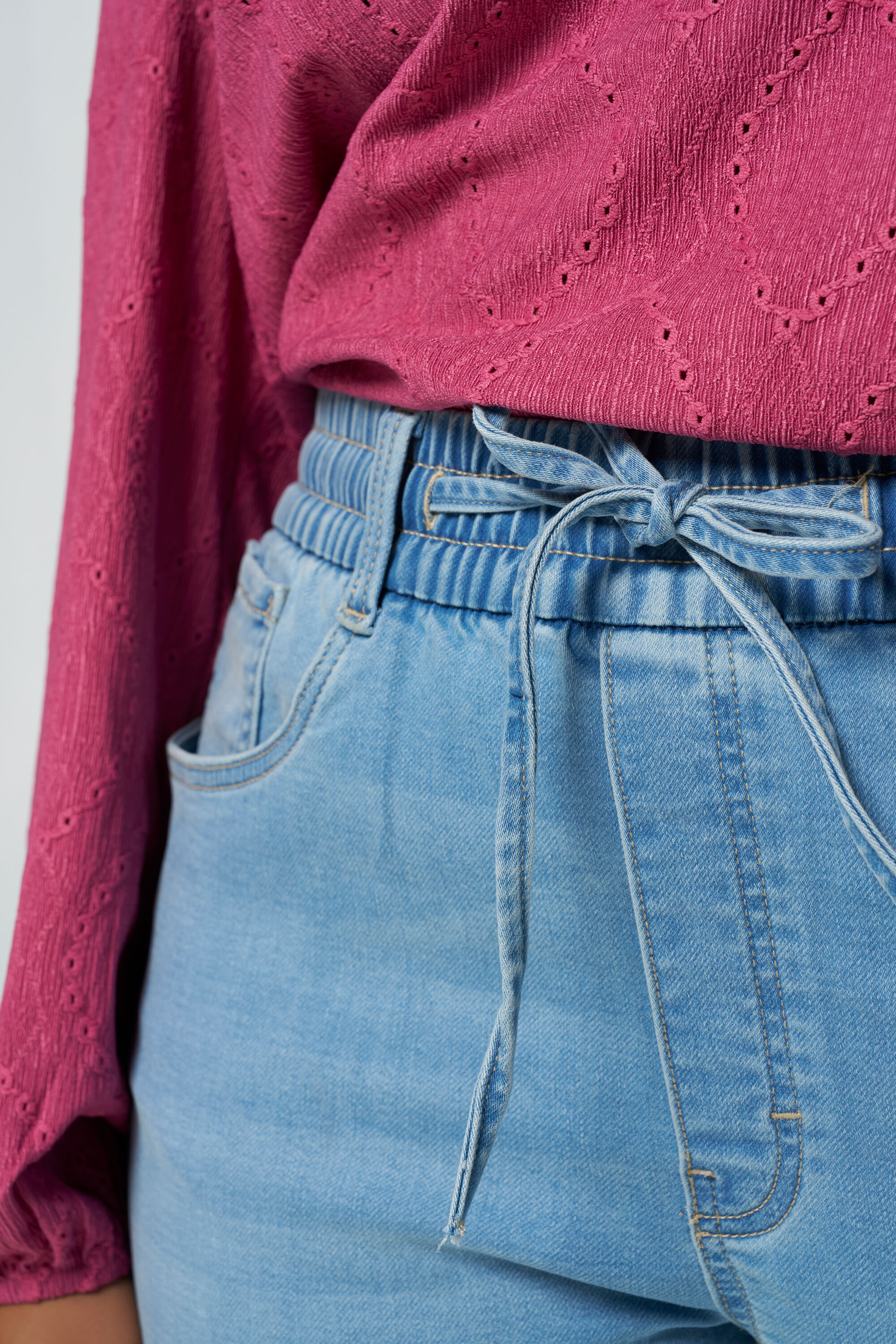 Jogginghose aus Denim image number 4