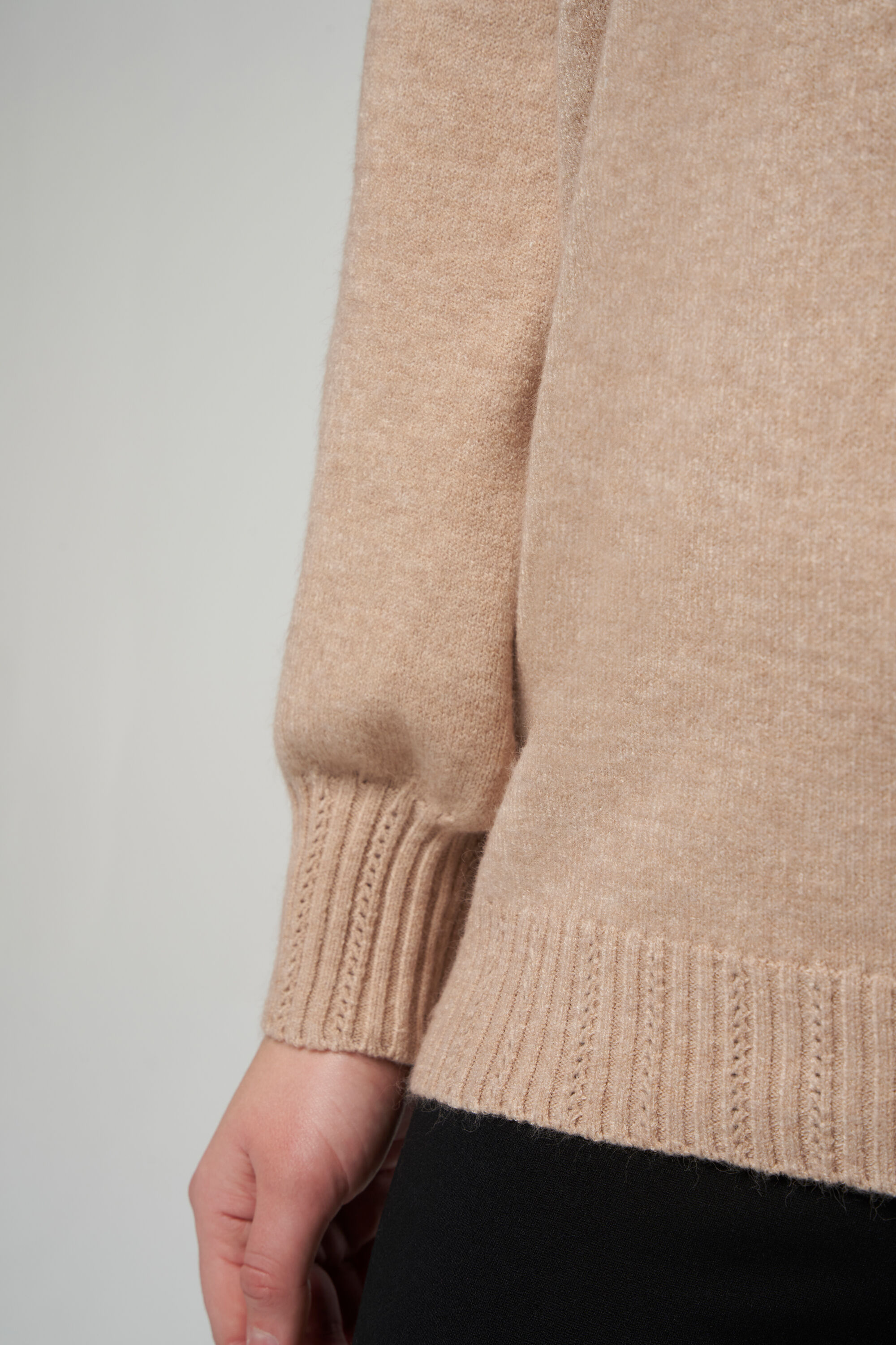 Feinstrick-Pullover mit V-Ausschnitt  image number 4