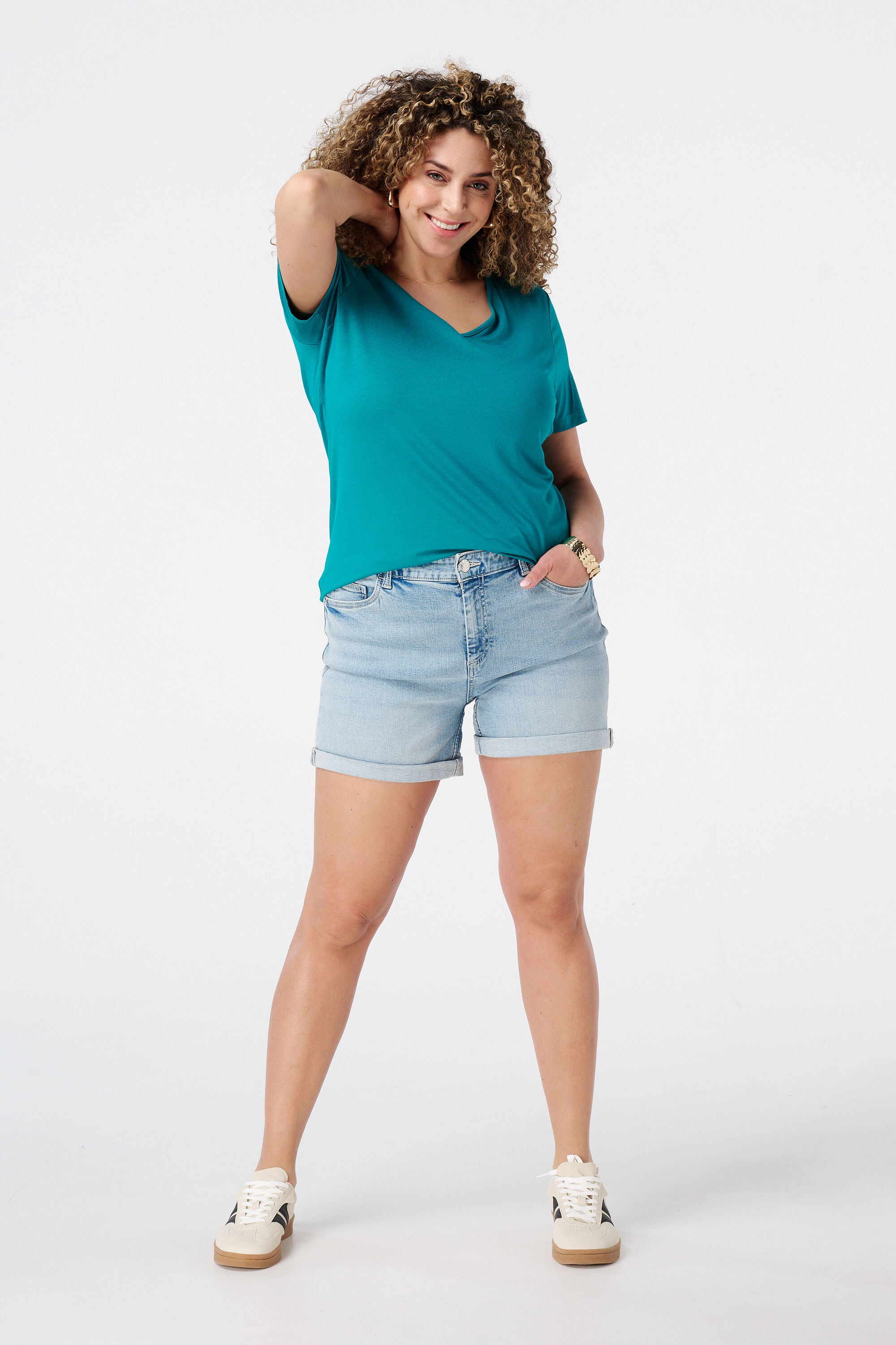 T-Shirt mit V-Ausschnitt image number 5