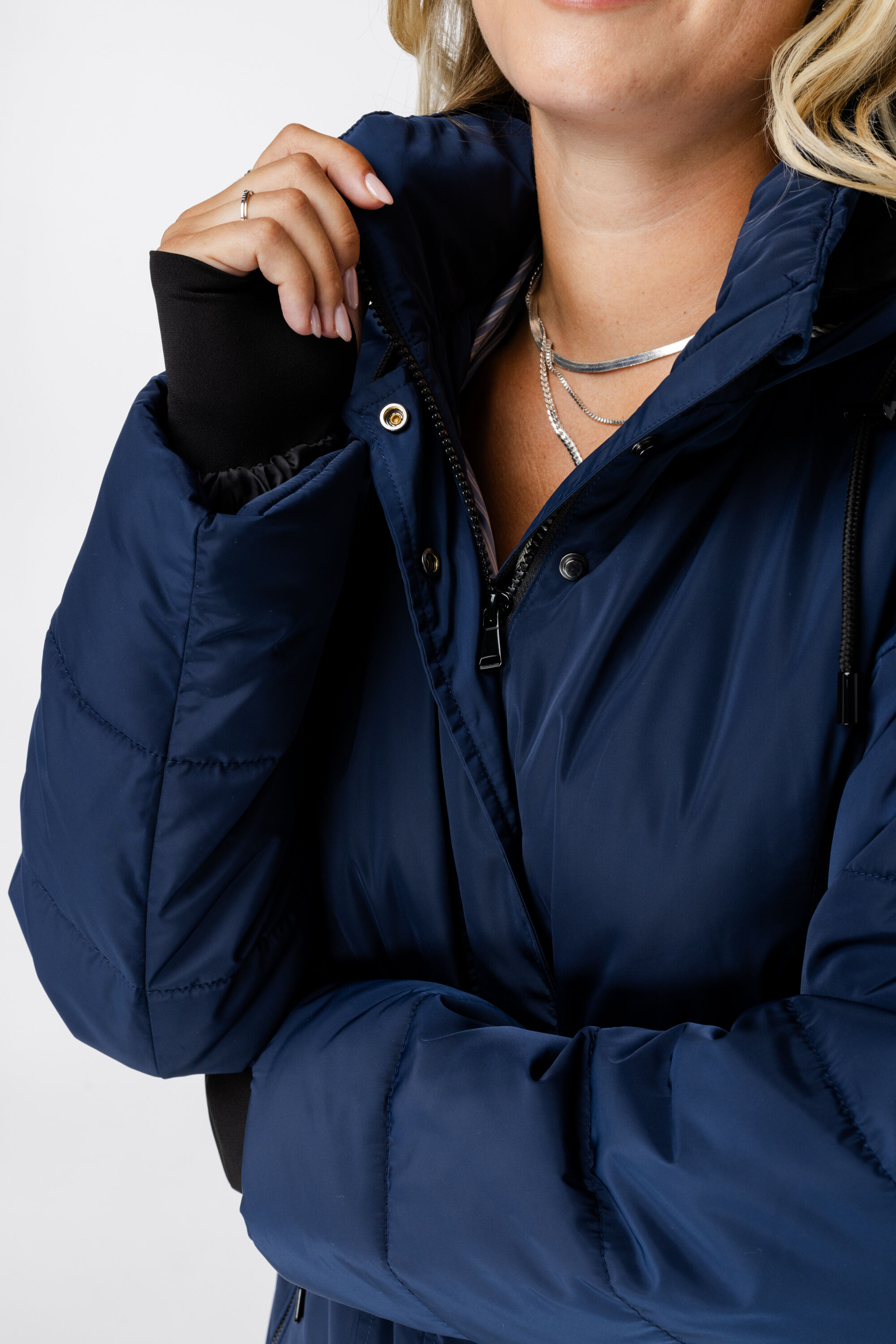 Jacke mit Rei&szlig;verschluss und Kapuze image number 4