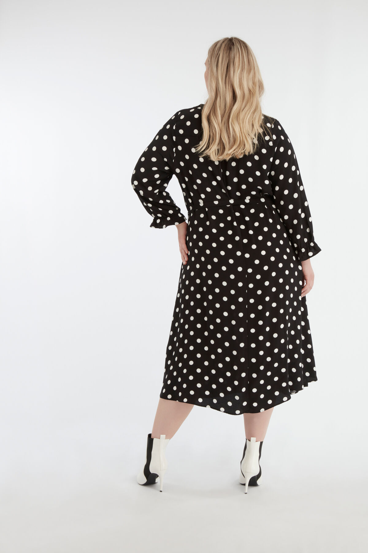 Kleid mit gro&szlig;em Punktmuster image number 4