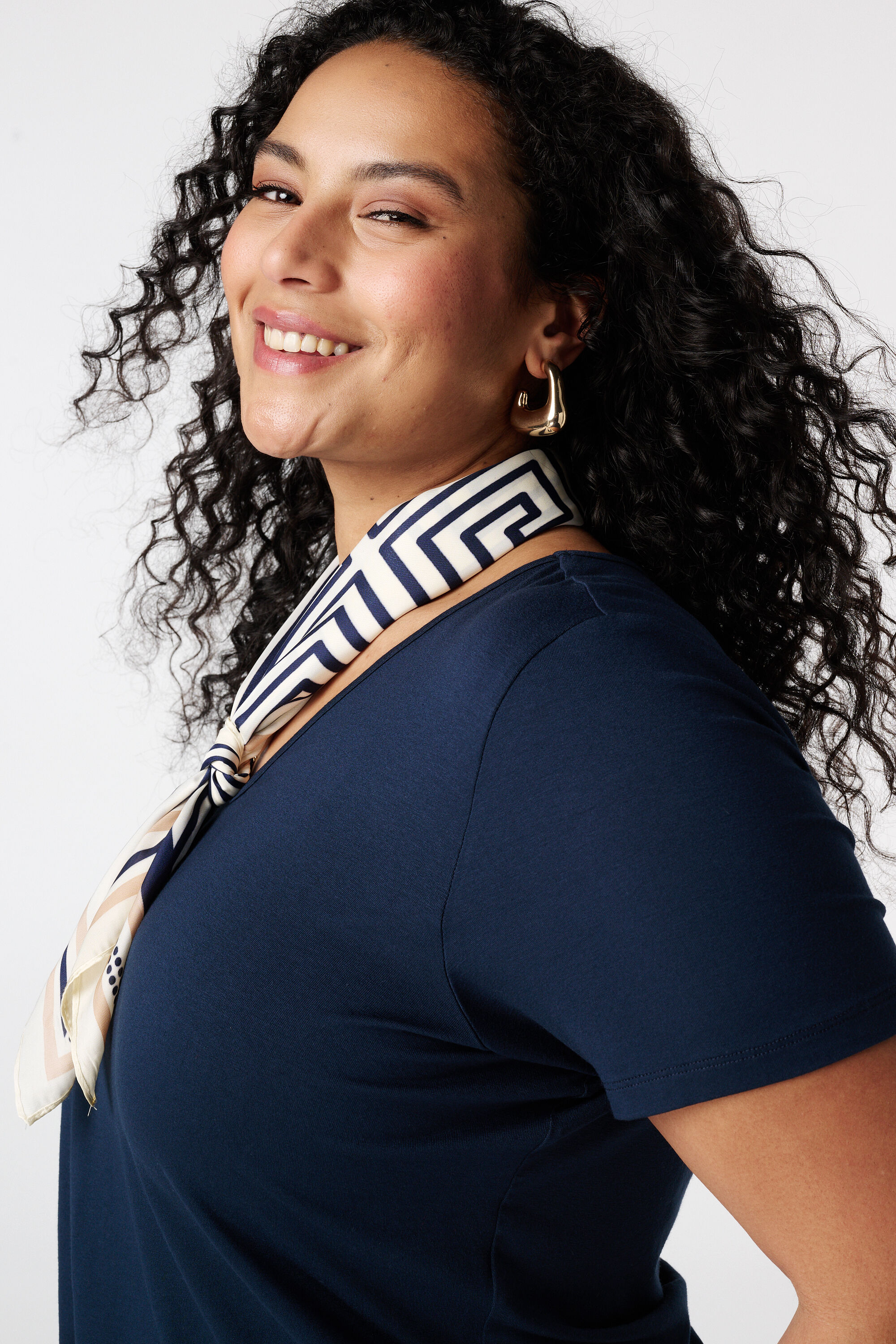 T-Shirt mit V-Ausschnitt image number 2