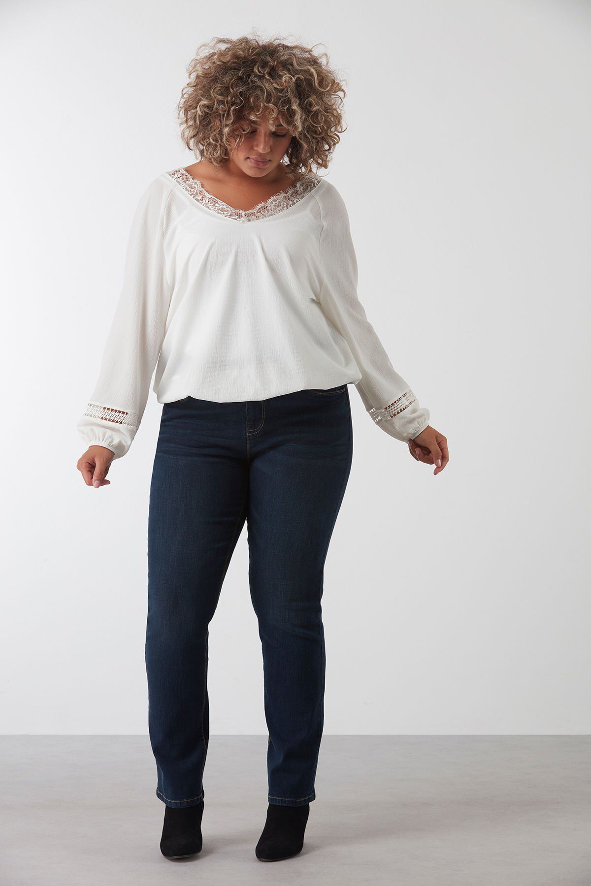 Bluse mit Spitzenkragen  image number 5