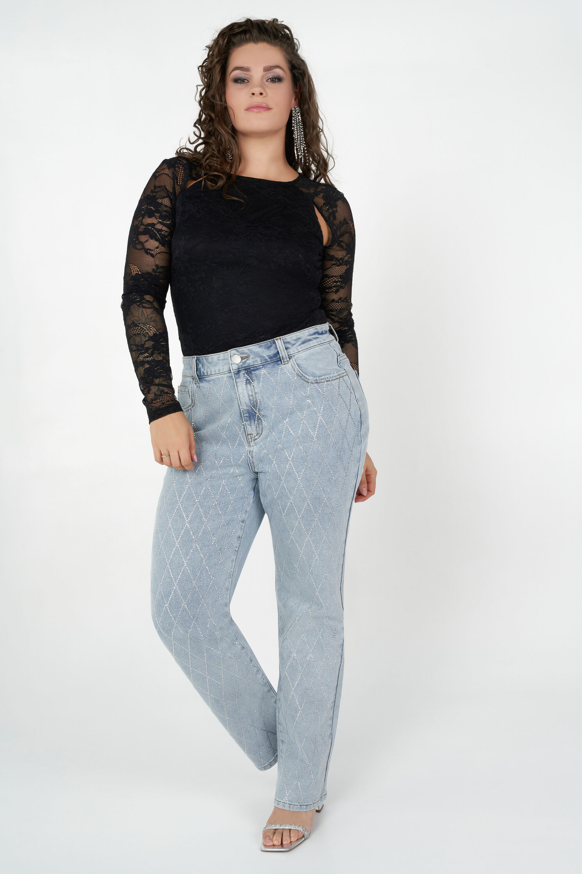 Body mit Spitze  image number 5