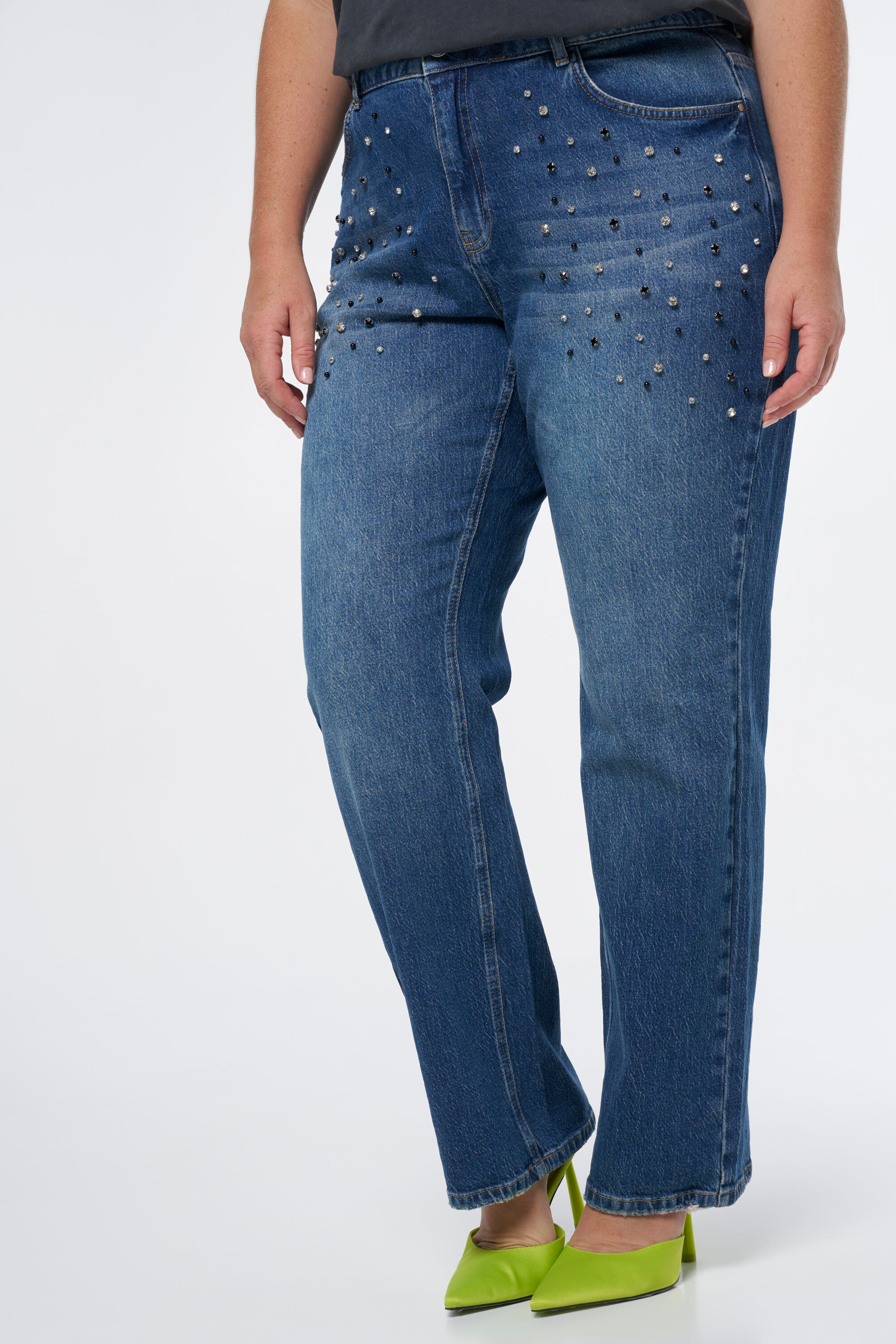 Jeans mit Strasssteinen  image number 5