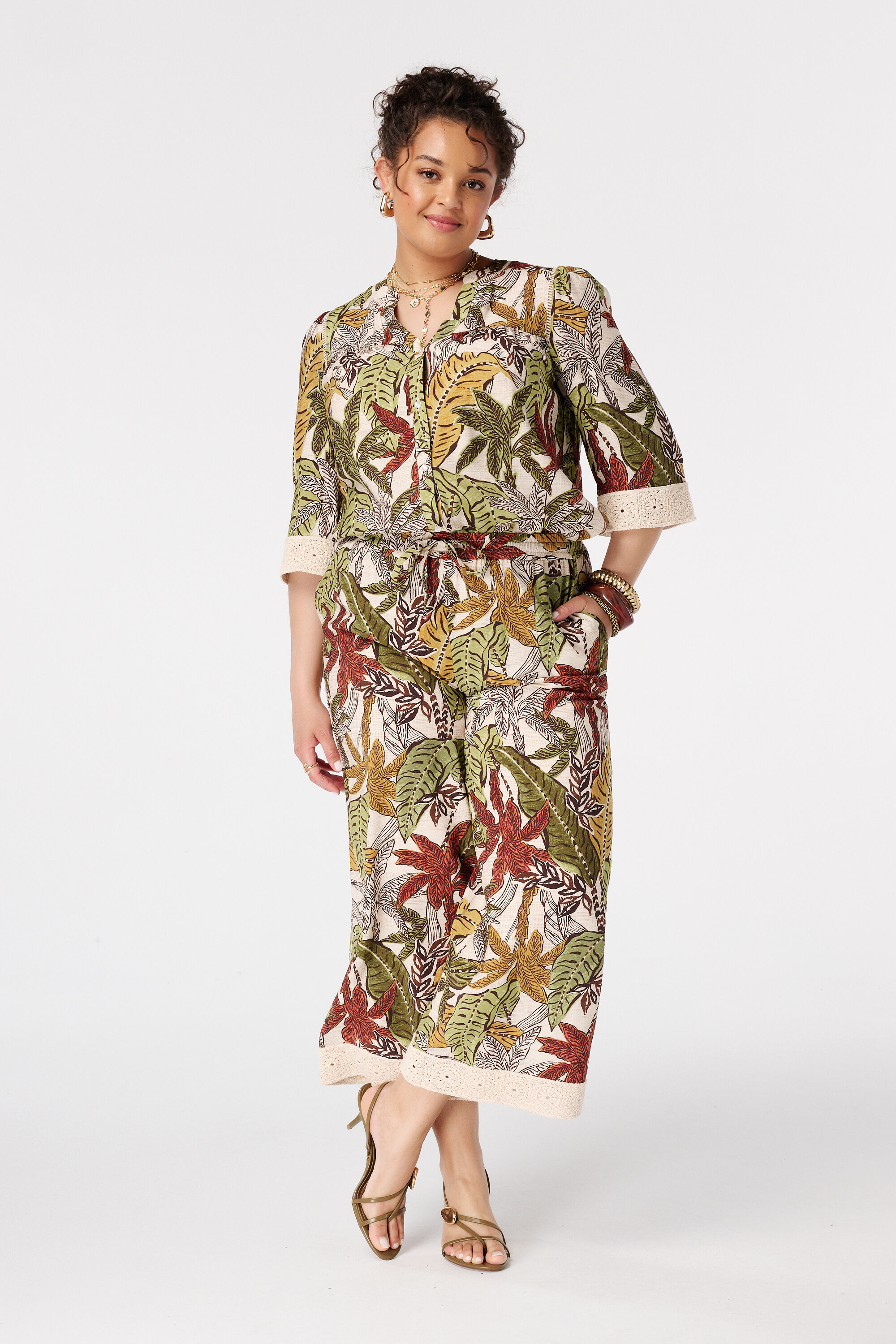 Bluse mit Spitzendetails image number 5