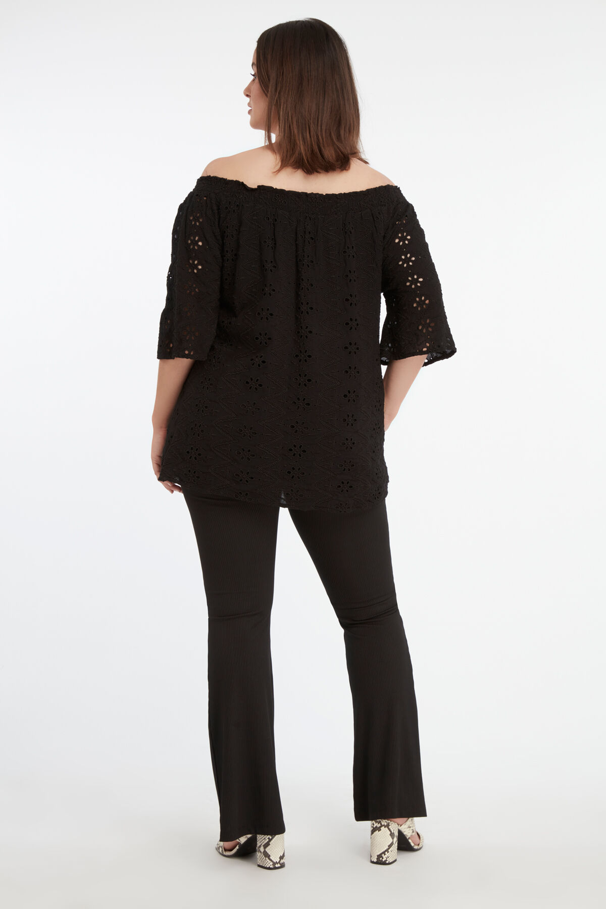 Schulterfreies Top mit Lochmuster image number 4