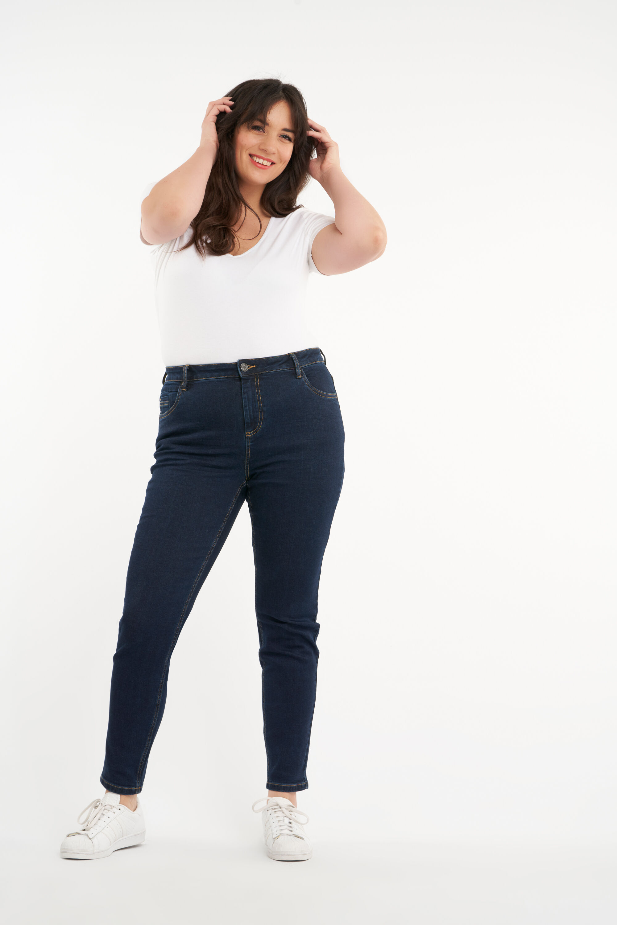 IRIS Slim-Leg Jeans image number 6