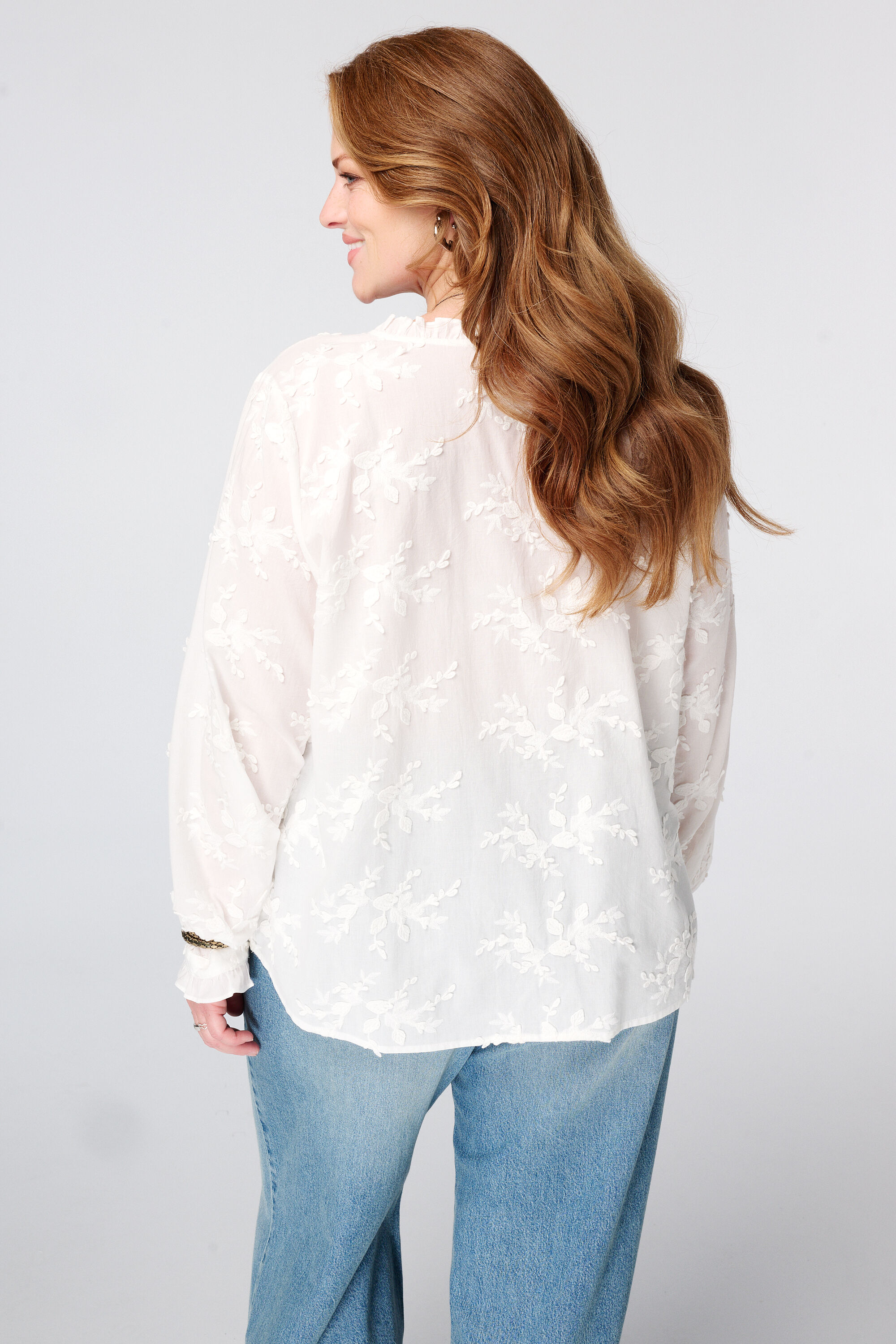 Bluse mit Stickerei image number 3