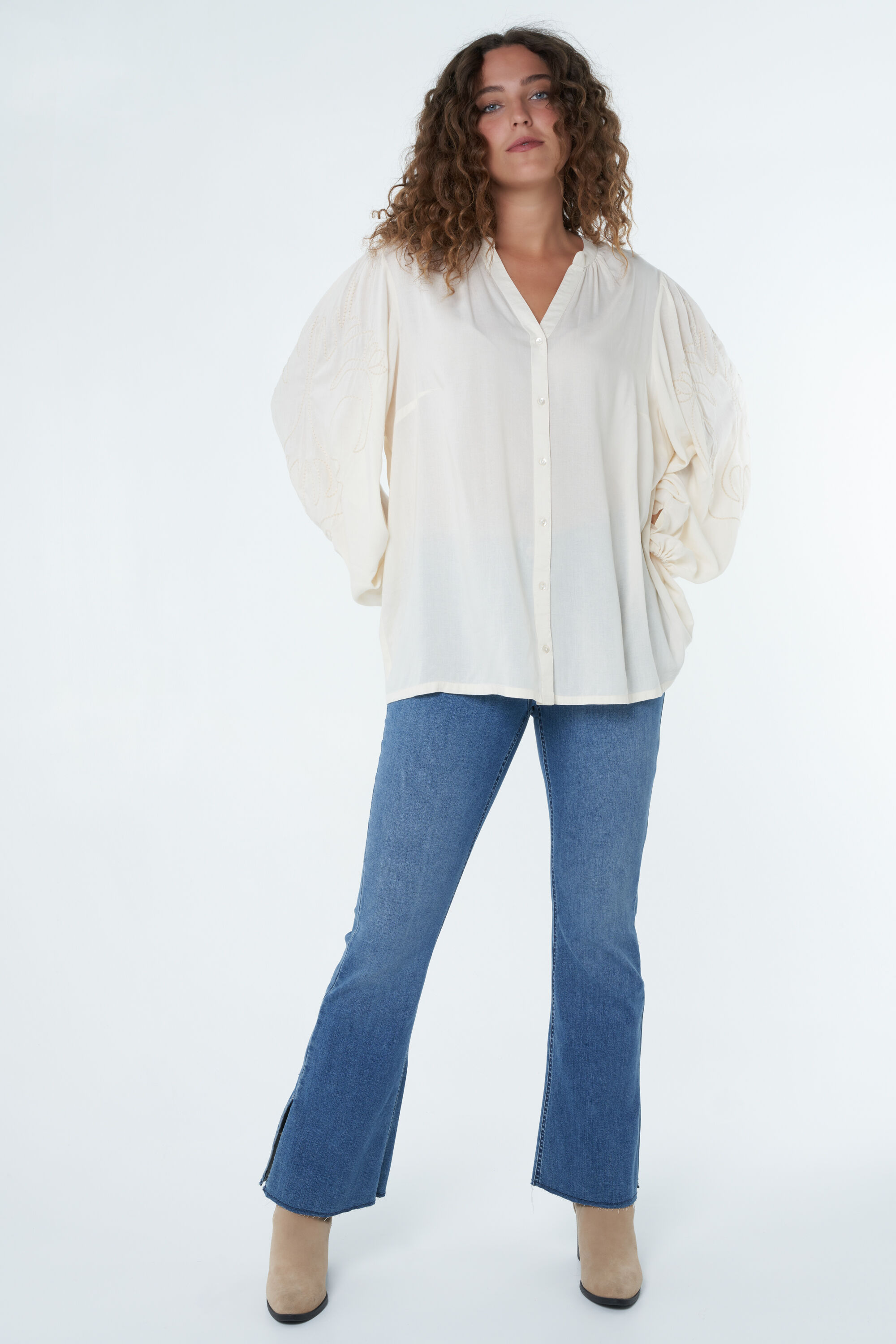 Bluse mit Stickerei auf den &Auml;rmeln image number 6