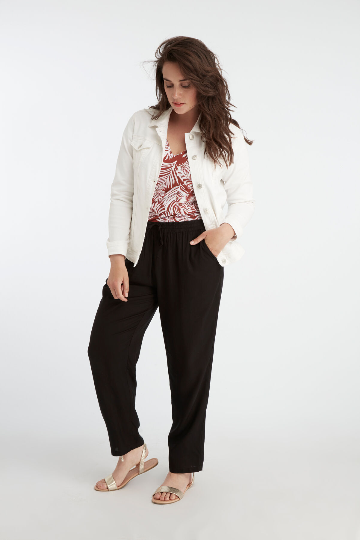 Wei&szlig;e Jeansjacke image number 5