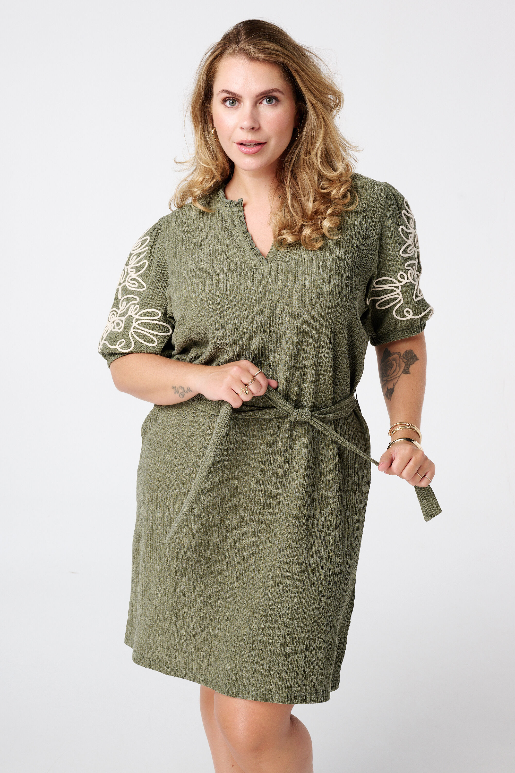 Kleid mit &Auml;rmelverzierungen image number 5