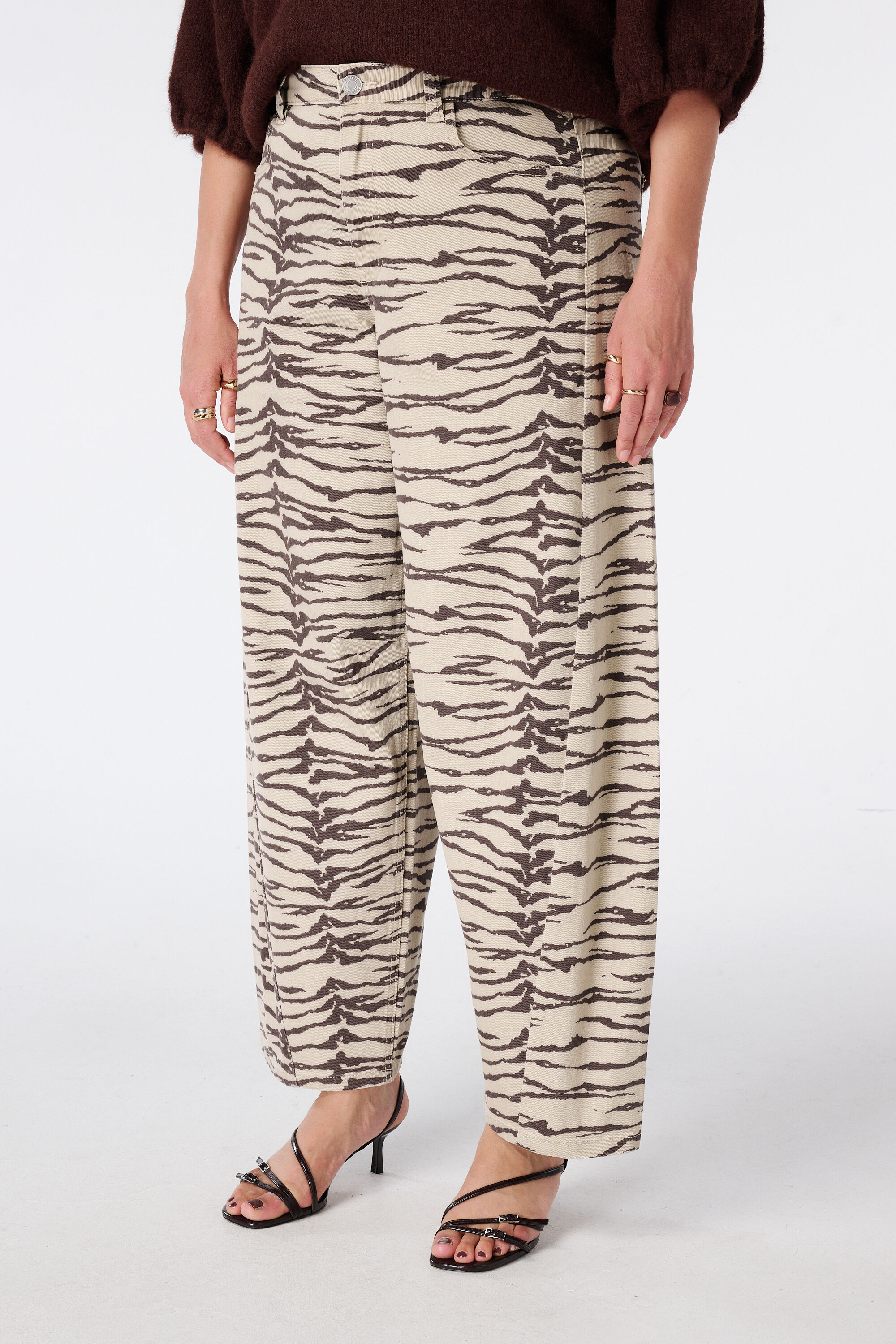 Barrel Jeans mit Zebra-Print image number 5