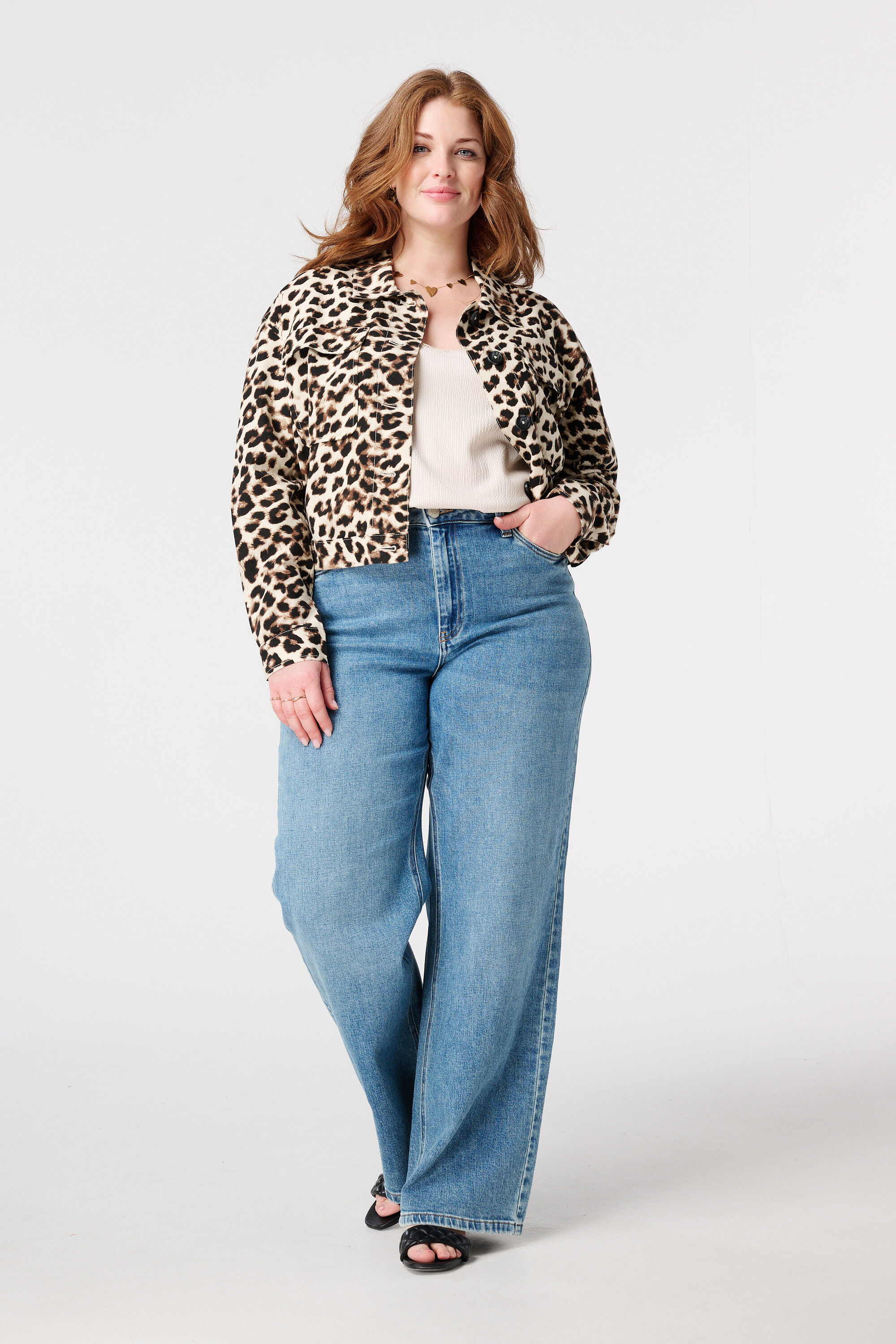 Kurze Jacke mit kn&ouml;pfen image number 5