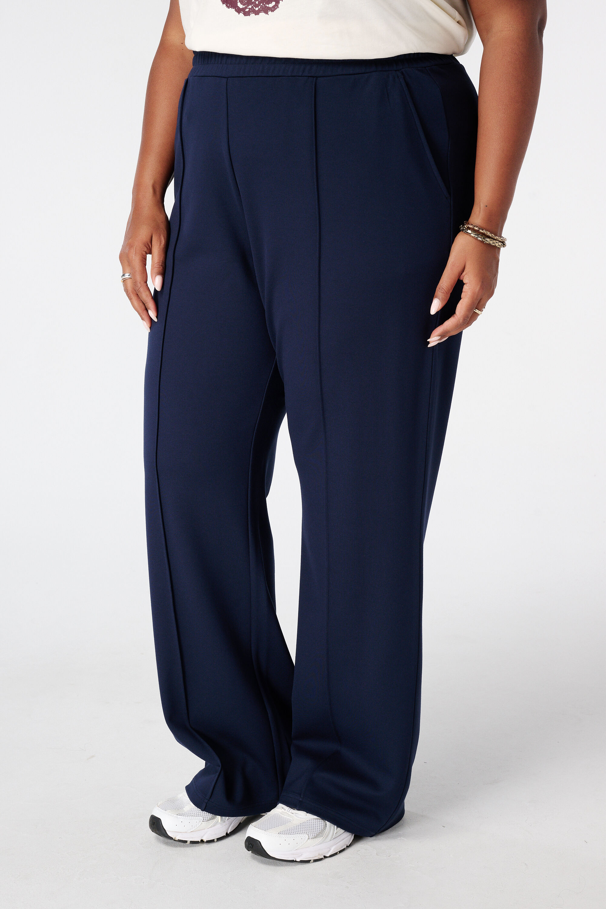 Wide Leg Stoffhose mit elastischem Bund image number 5