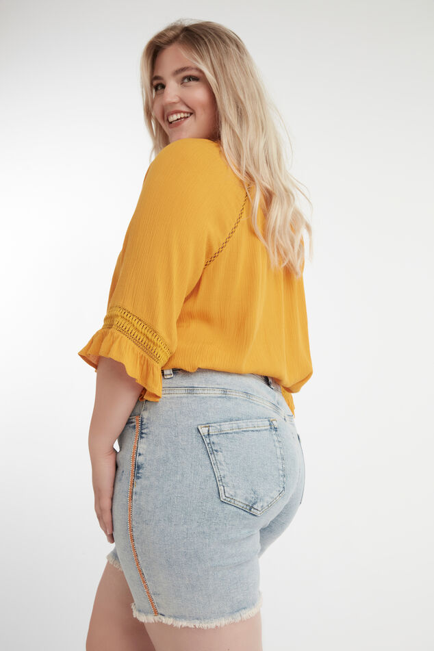 Shorts mit orangem Glitterstreifen image number 3