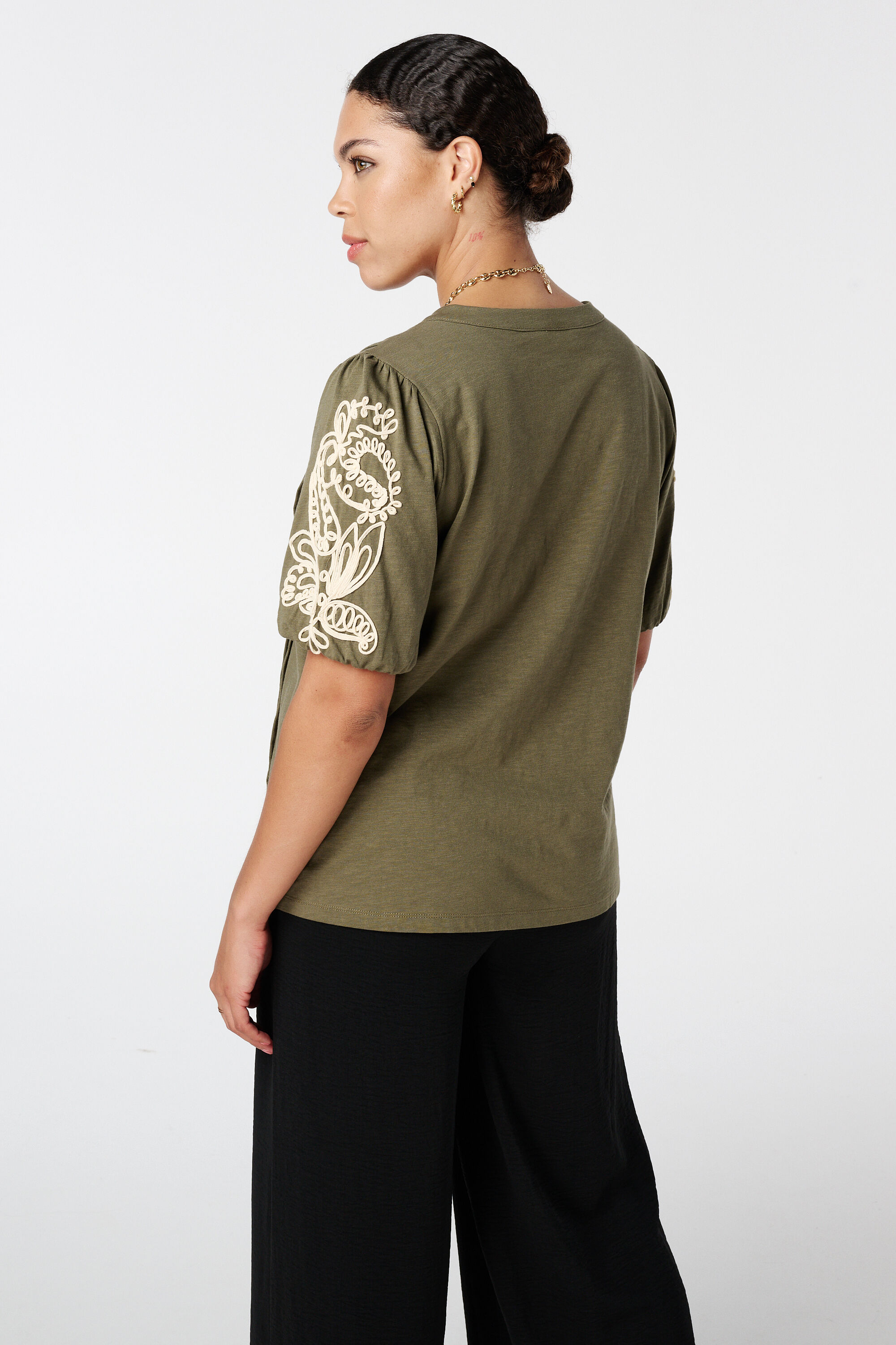 Oberteil mit bestickten &Auml;rmeln image number 3