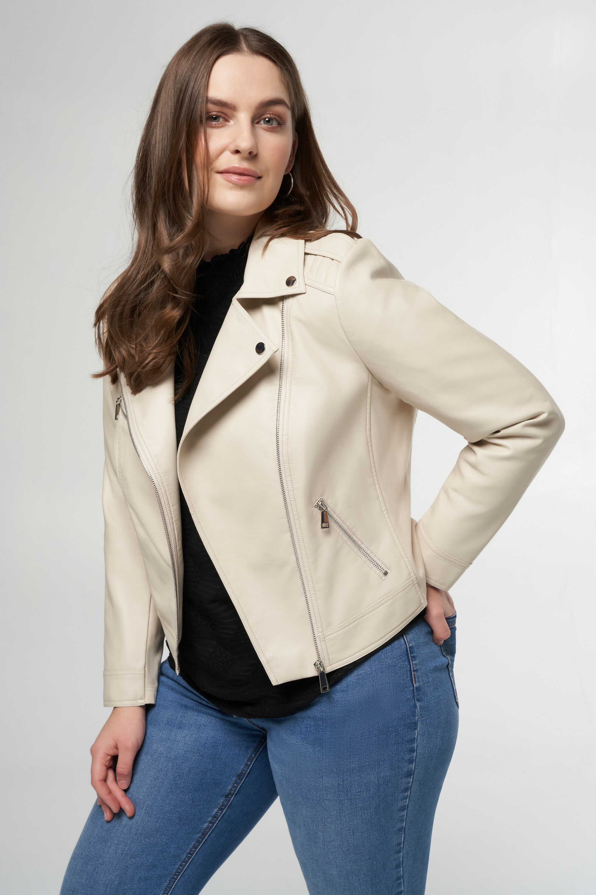 Lederlook-Jacke mit silbernen Akzenten image number 6