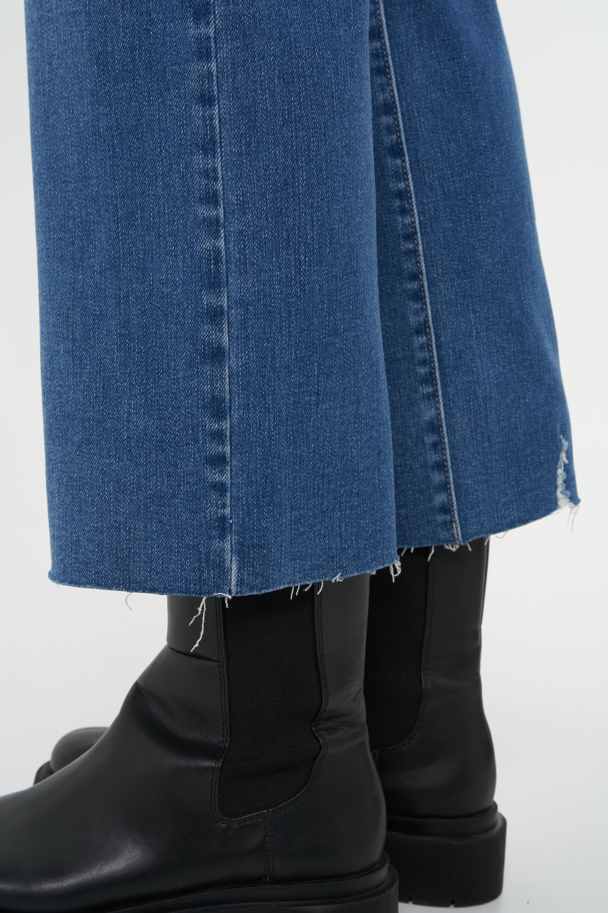 Jeans mit Destroyed-Detail image number 5