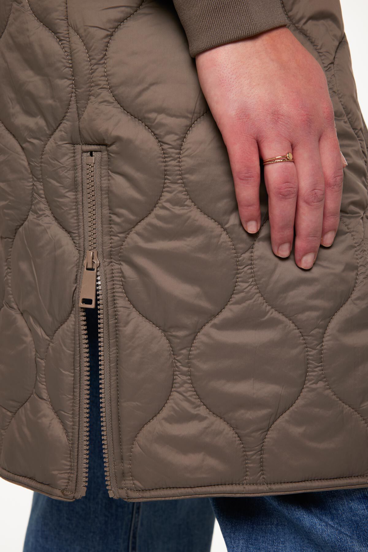 Gesteppte Jacke mit abnehmbaren &Auml;rmeln image number 4