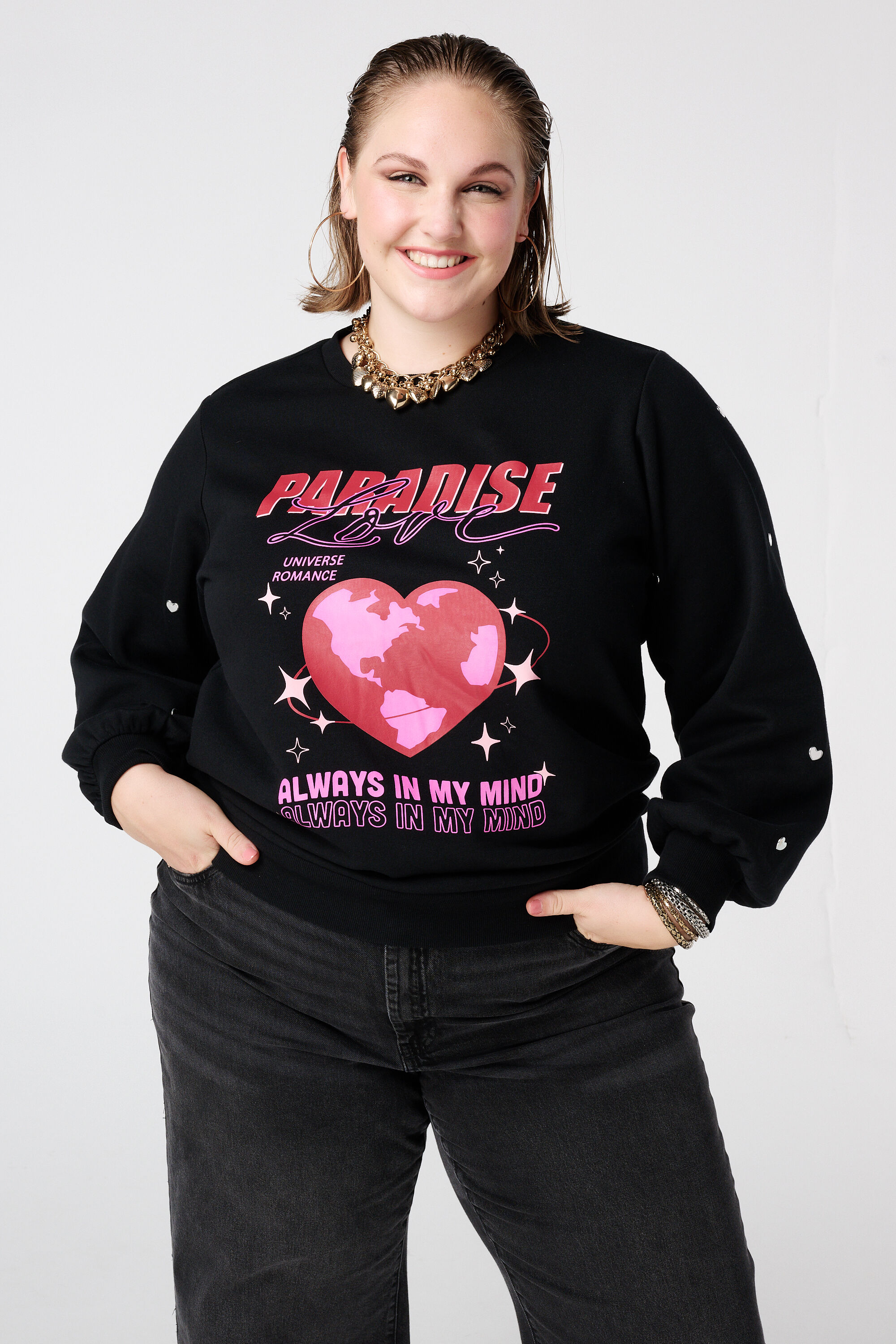 Sweatshirt mit Aufdruck und Herzen