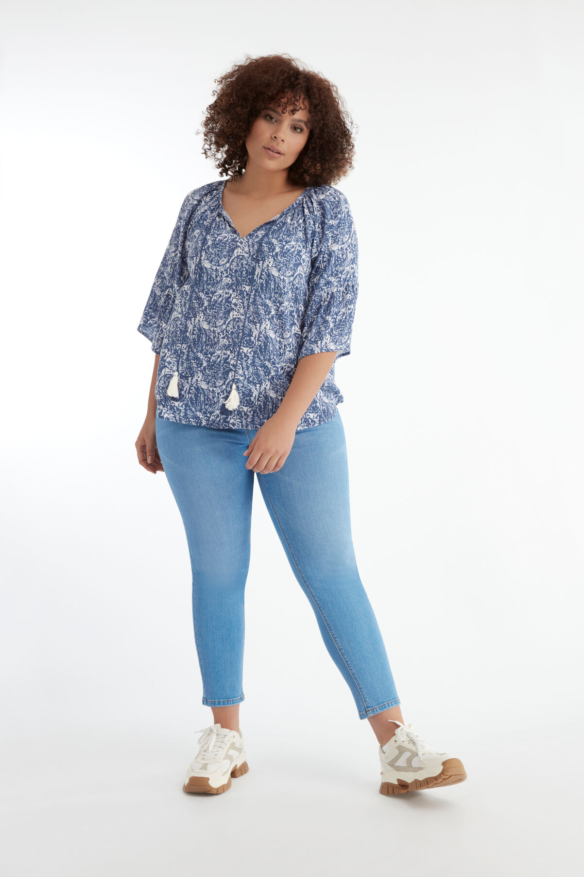 Bell-Sleeve Bluse image number 5