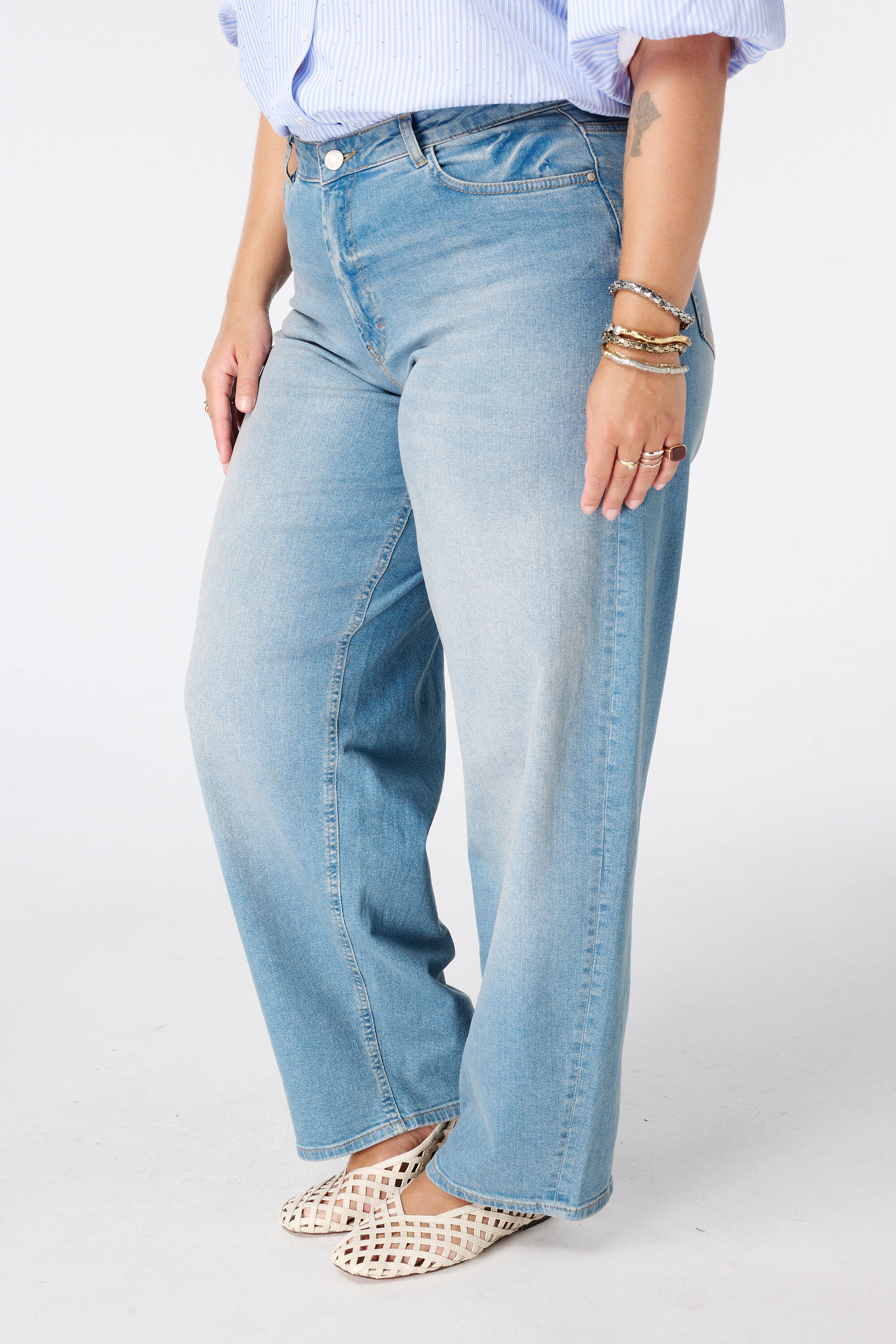 Barrel Jeans image number 5