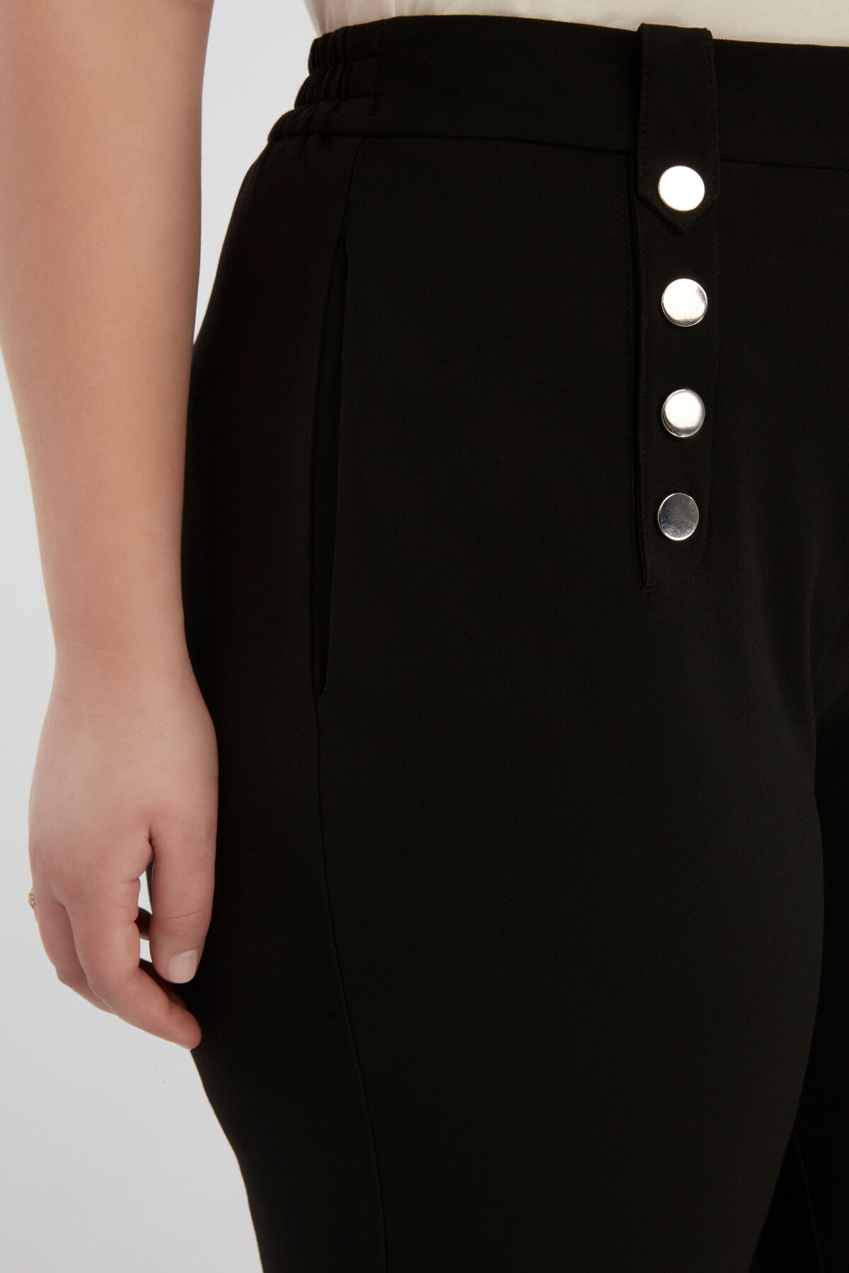 Hose mit Kn&ouml;pfen image number 6