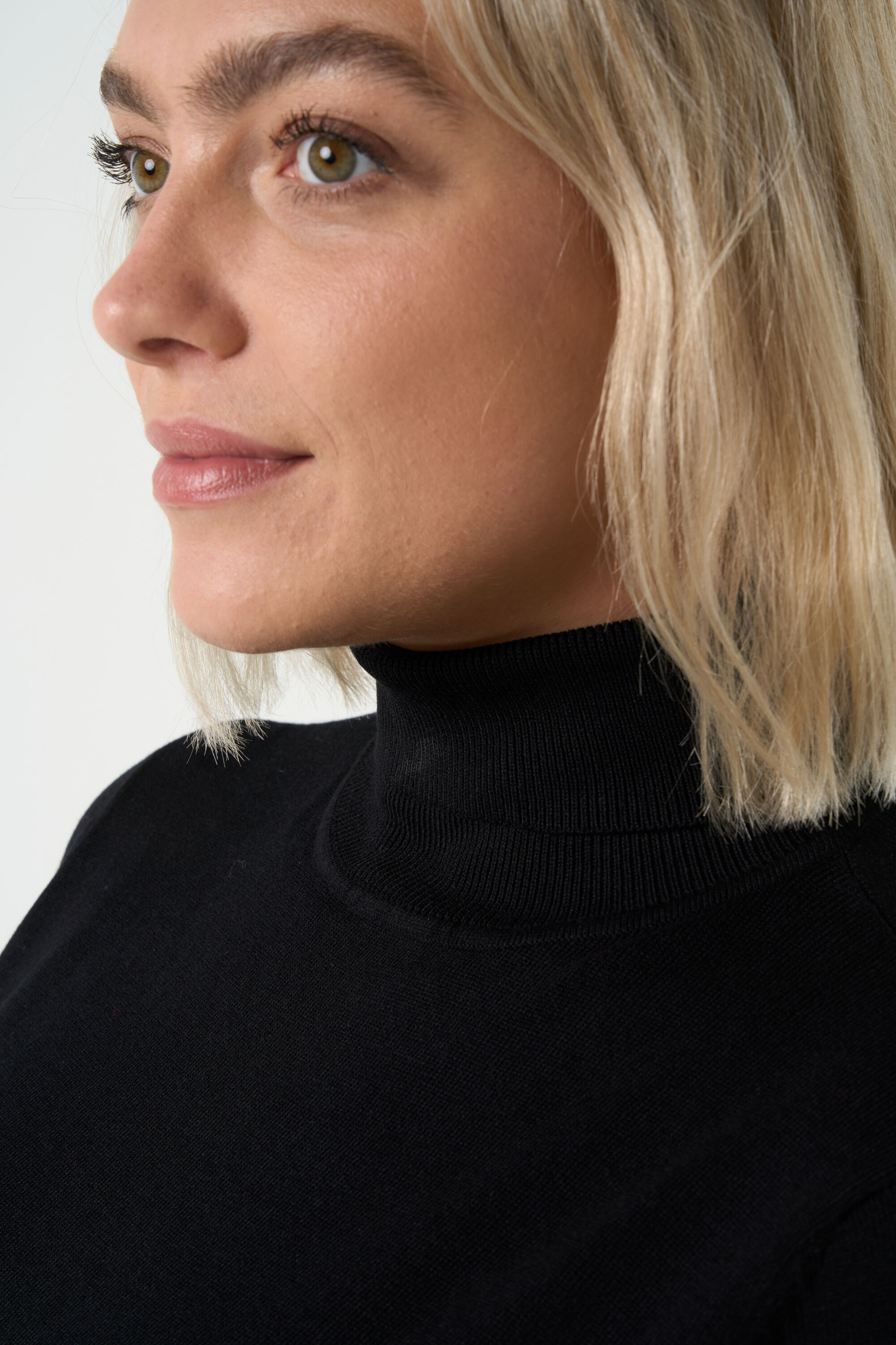 Feinstrickpullover mit Rollkragen image number 4