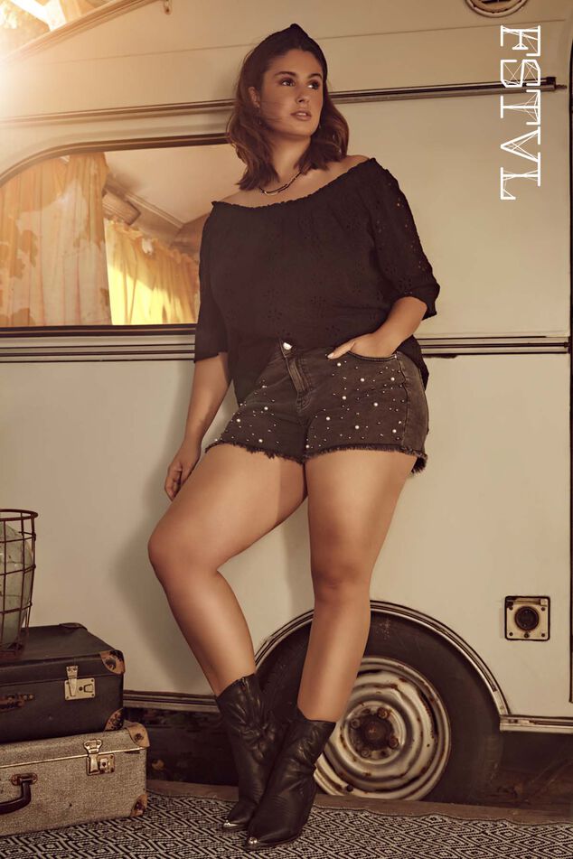 Jeans-Shorts mit Ziernieten image number 0