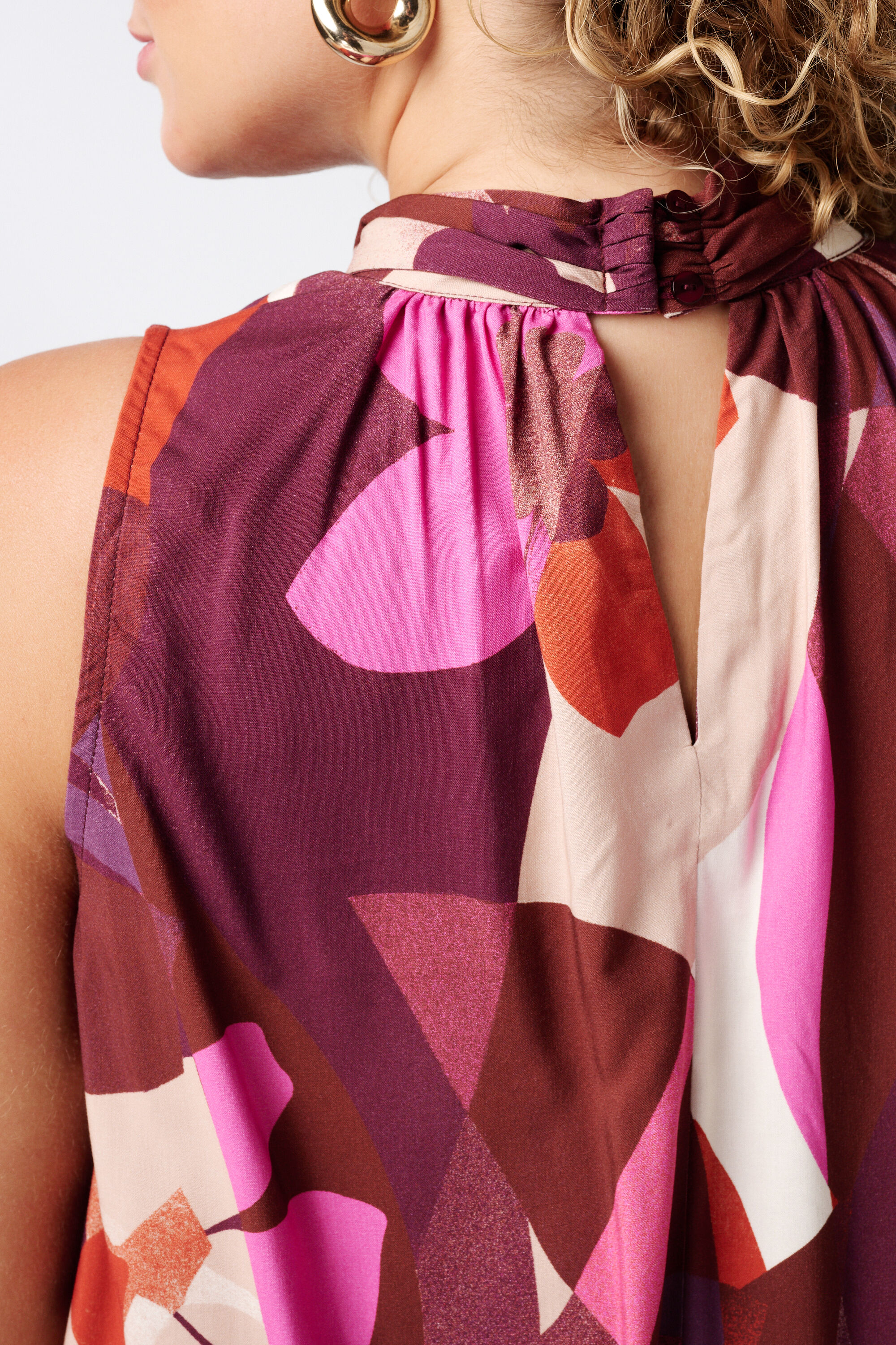 Bluse mit hohem Ausschnitt image number 6