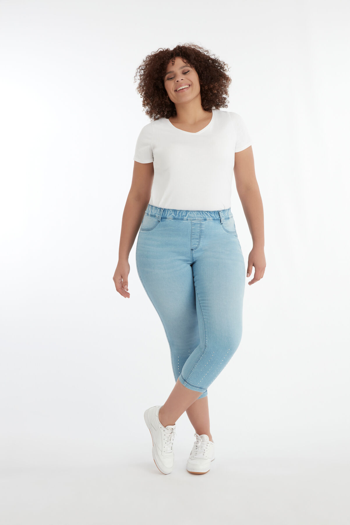 Kurz geschnittene POPPY Treggings mit Strasssteinen. image number 6