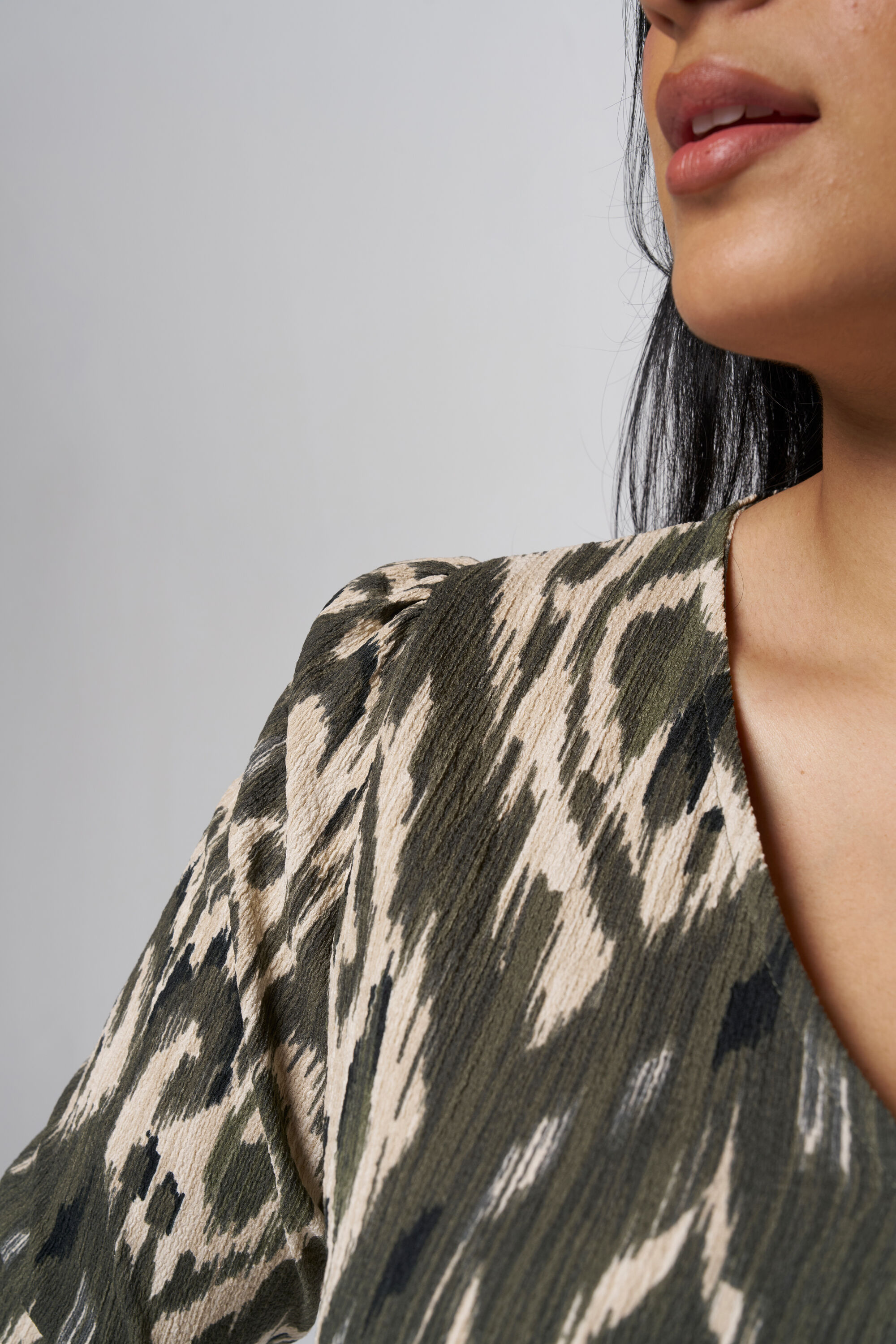 Kleid mit Taschen und Print  image number 4