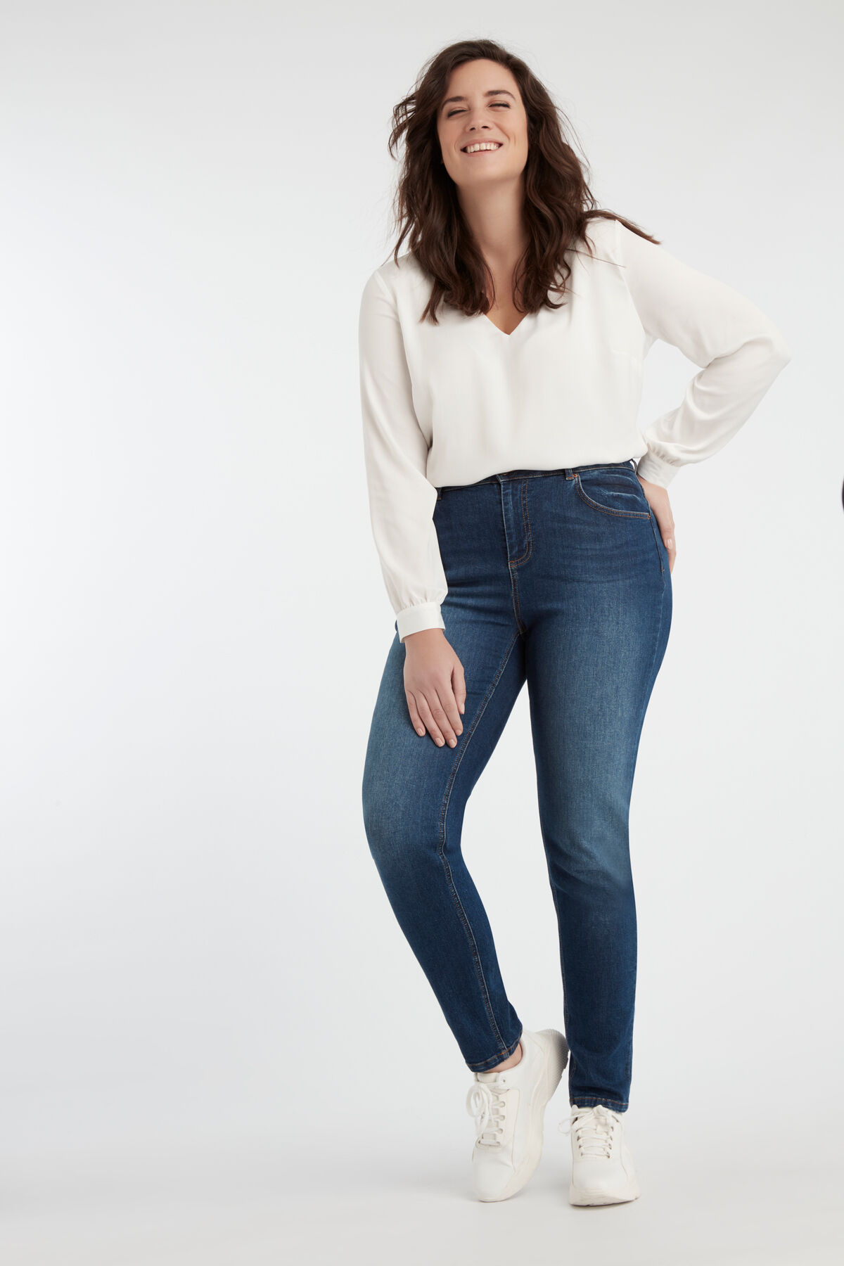 Slim-Leg Jeans IRIS  image number 7