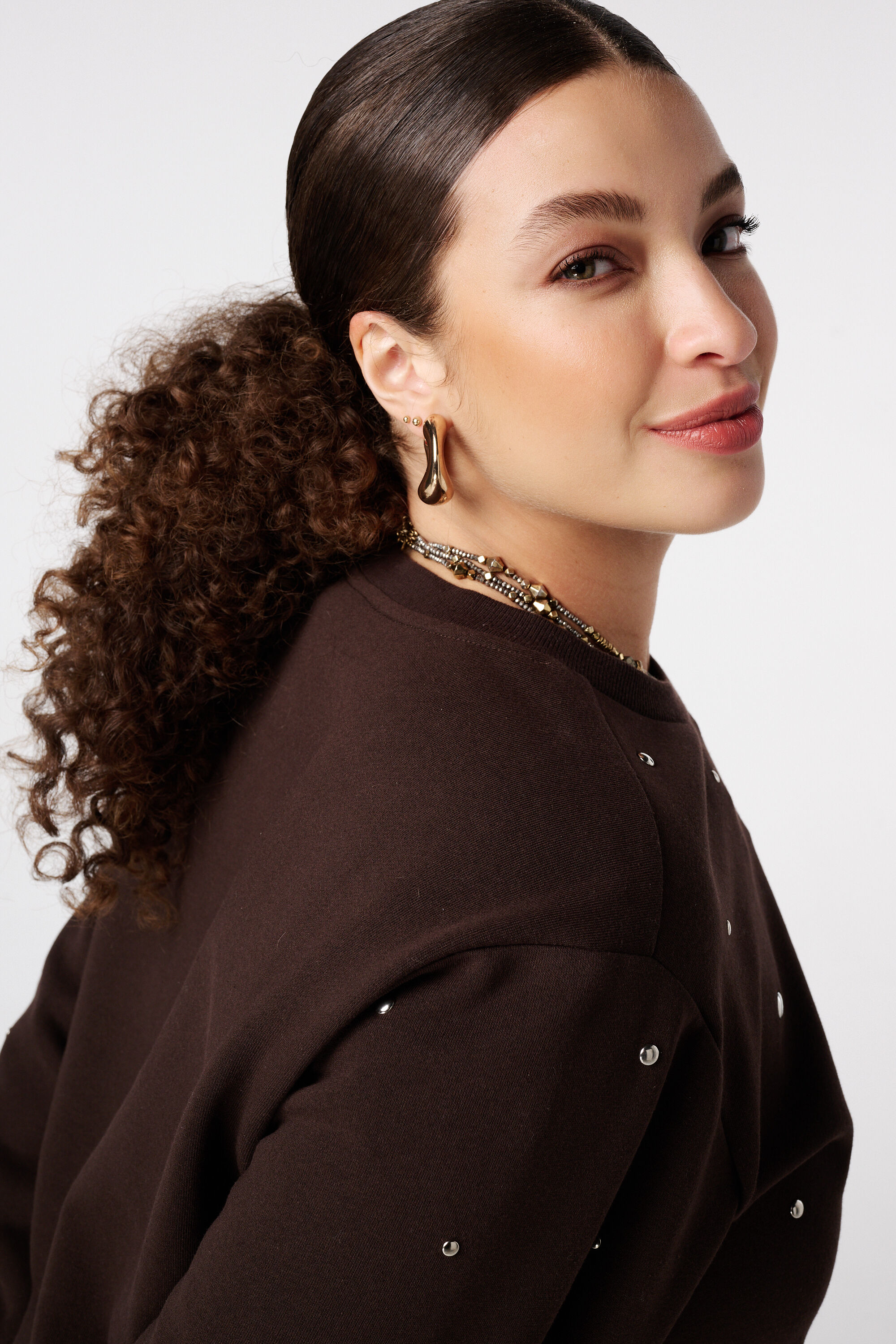 Sweatshirt mit Nieten image number 4