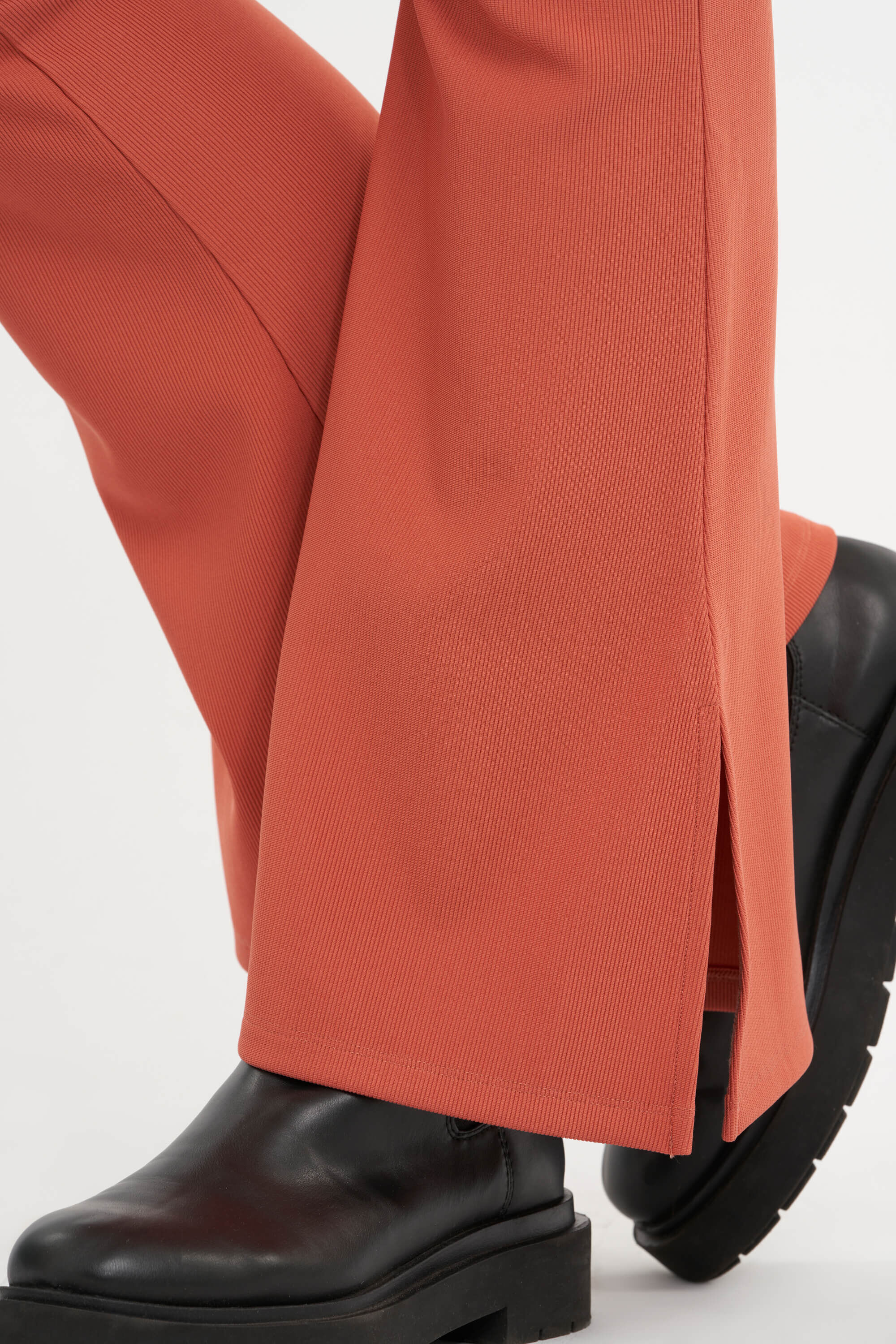 Ausgestellte Leggings mit Schlitz image number 6