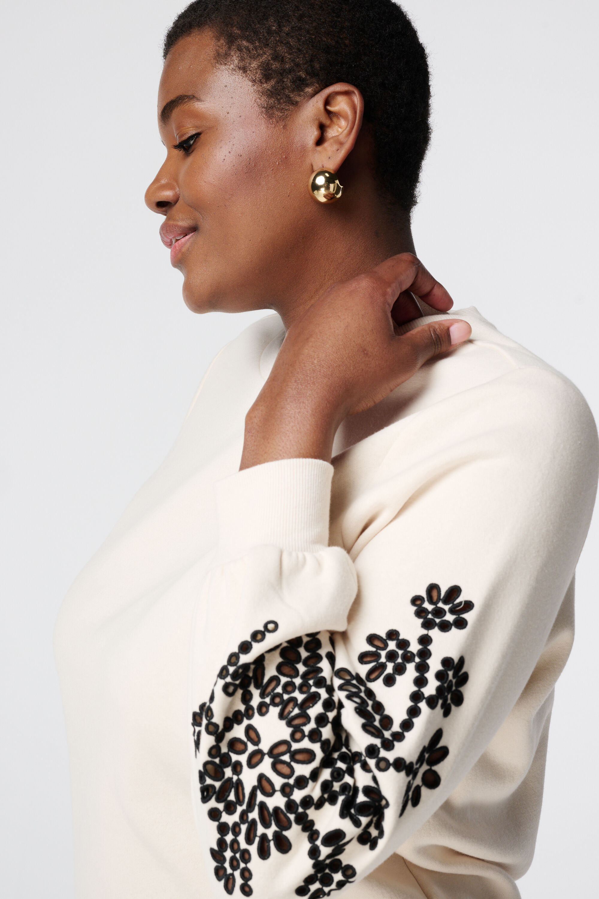 Pullover mit Zierkn&ouml;pfen image number 4