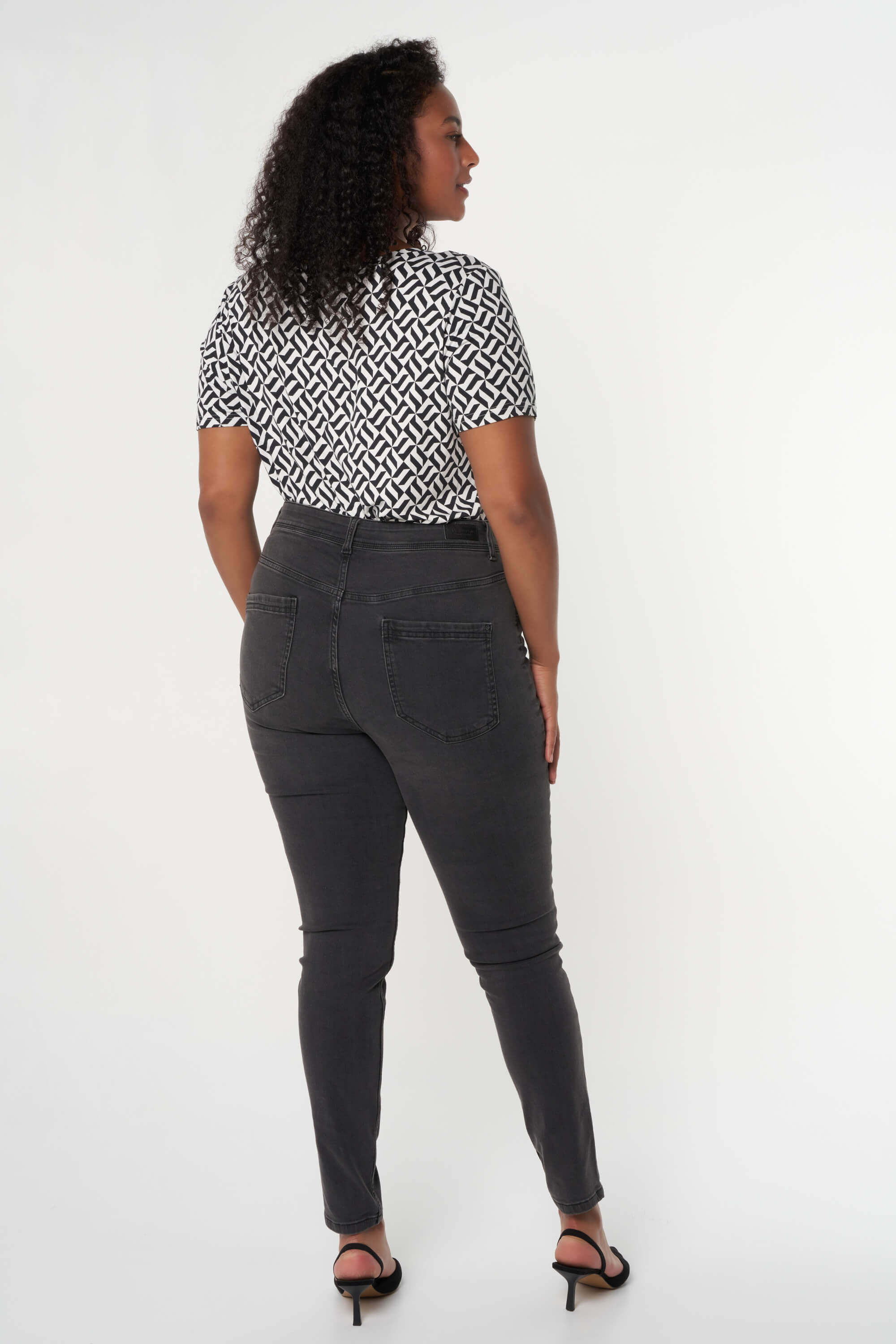 Skinny-Leg-Jeans mit hoher Taille CHERRY image number 4