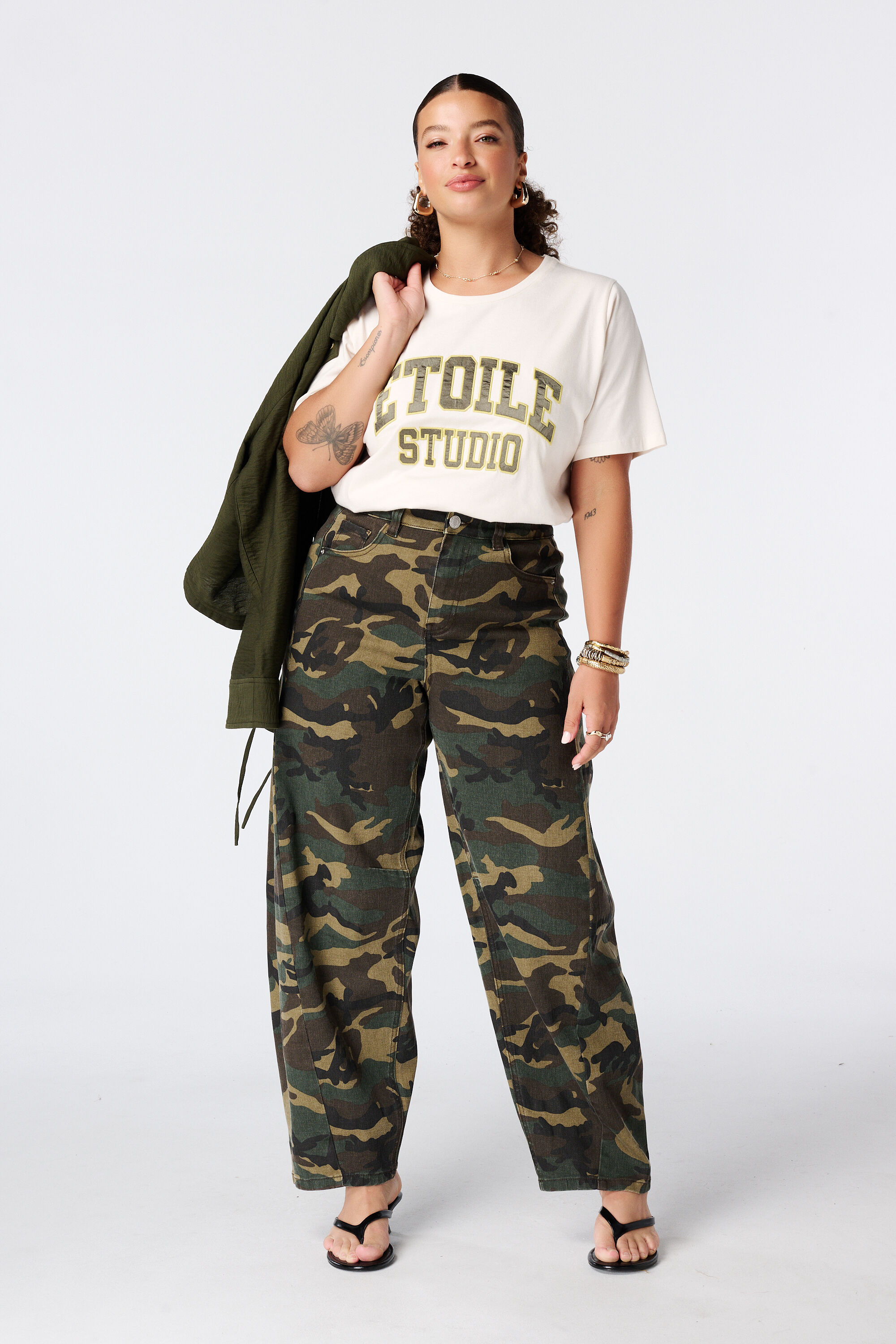 Balloon Jeans mit Camouflage Muster